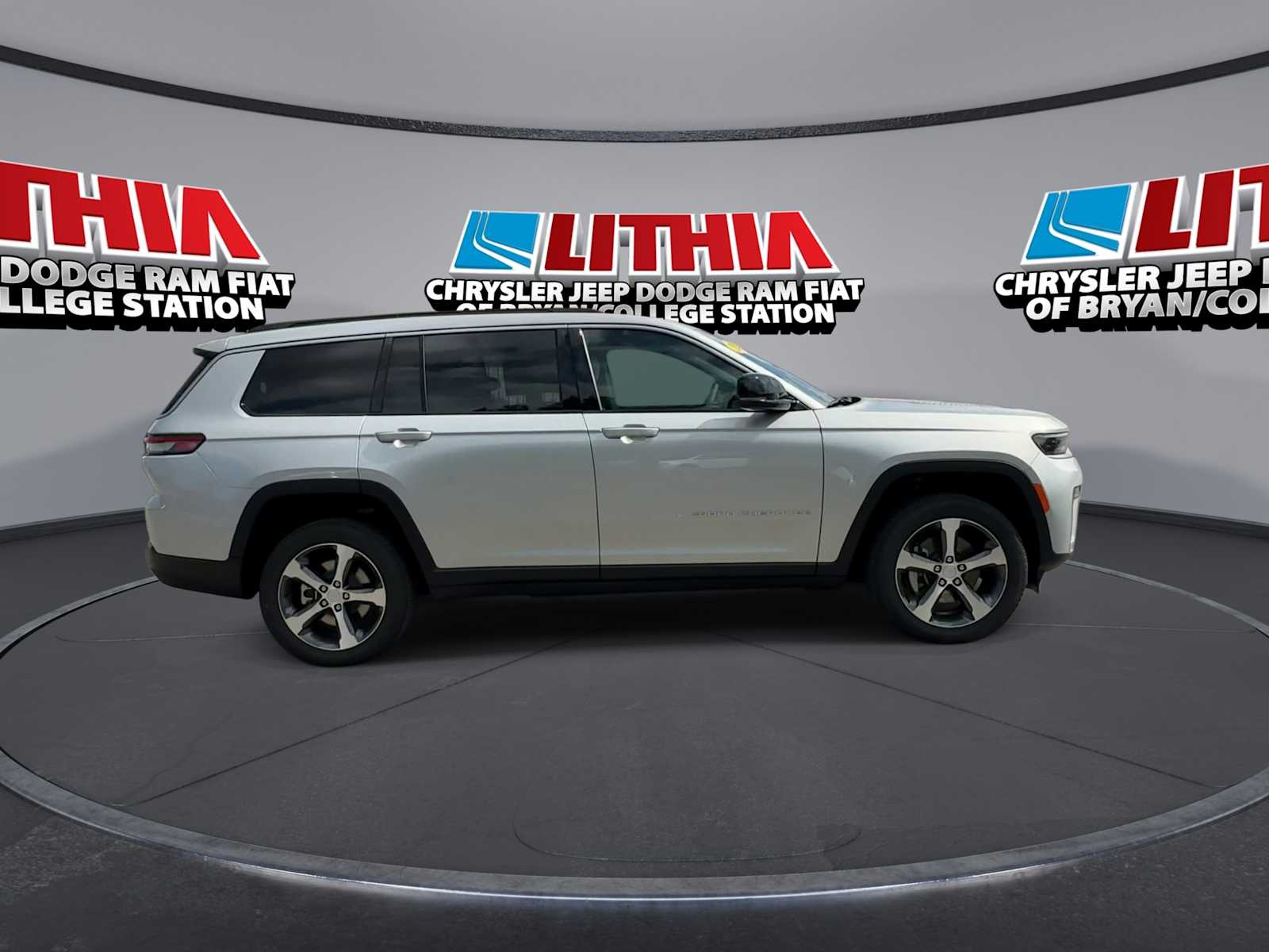 Thumbnail: 2026 Jeep Grand Cherokee - 9