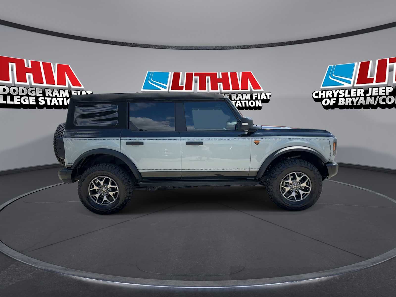 Thumbnail: 2023 Ford Bronco - 9