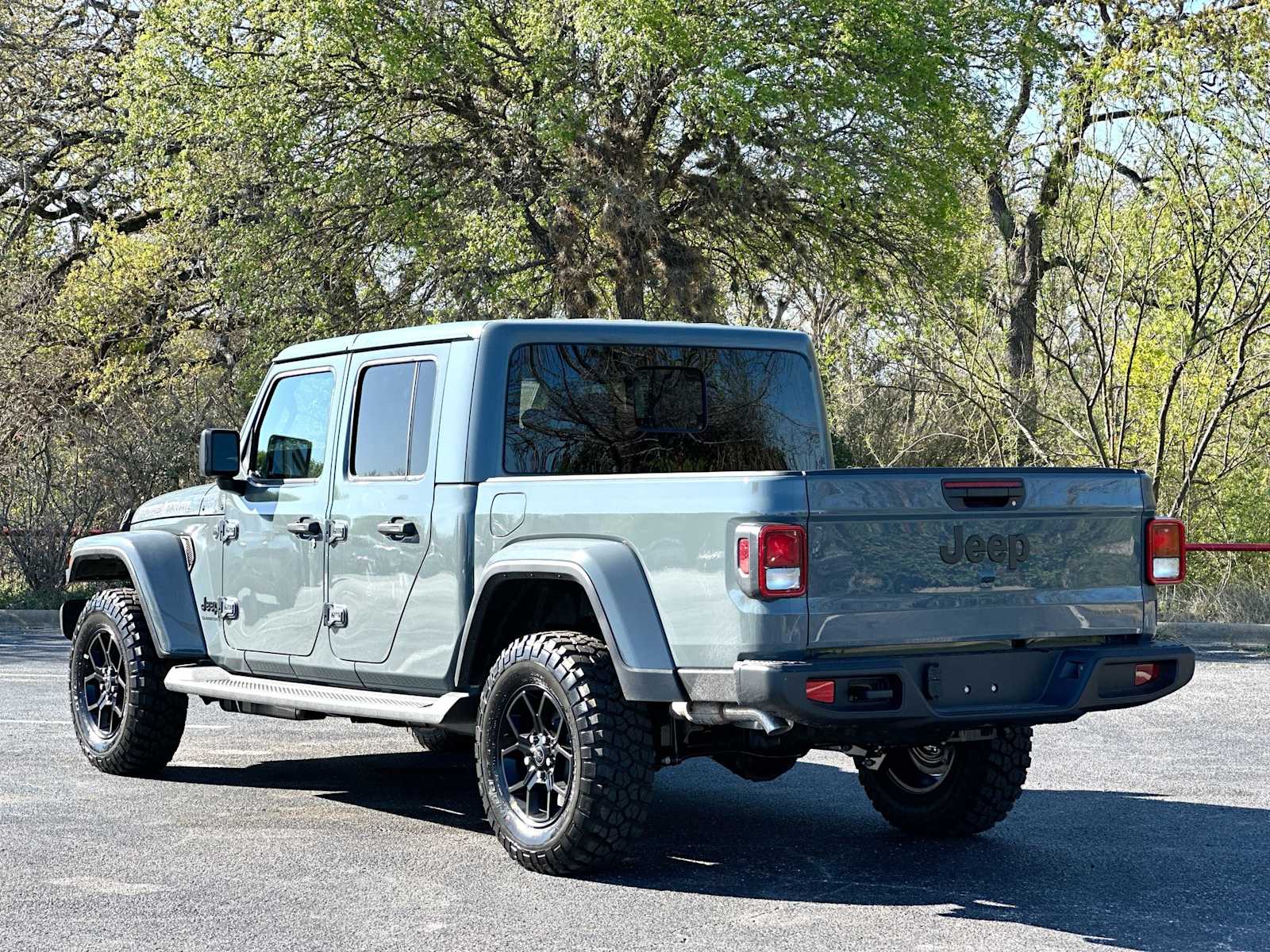 Thumbnail: 2026 Jeep Gladiator - 13