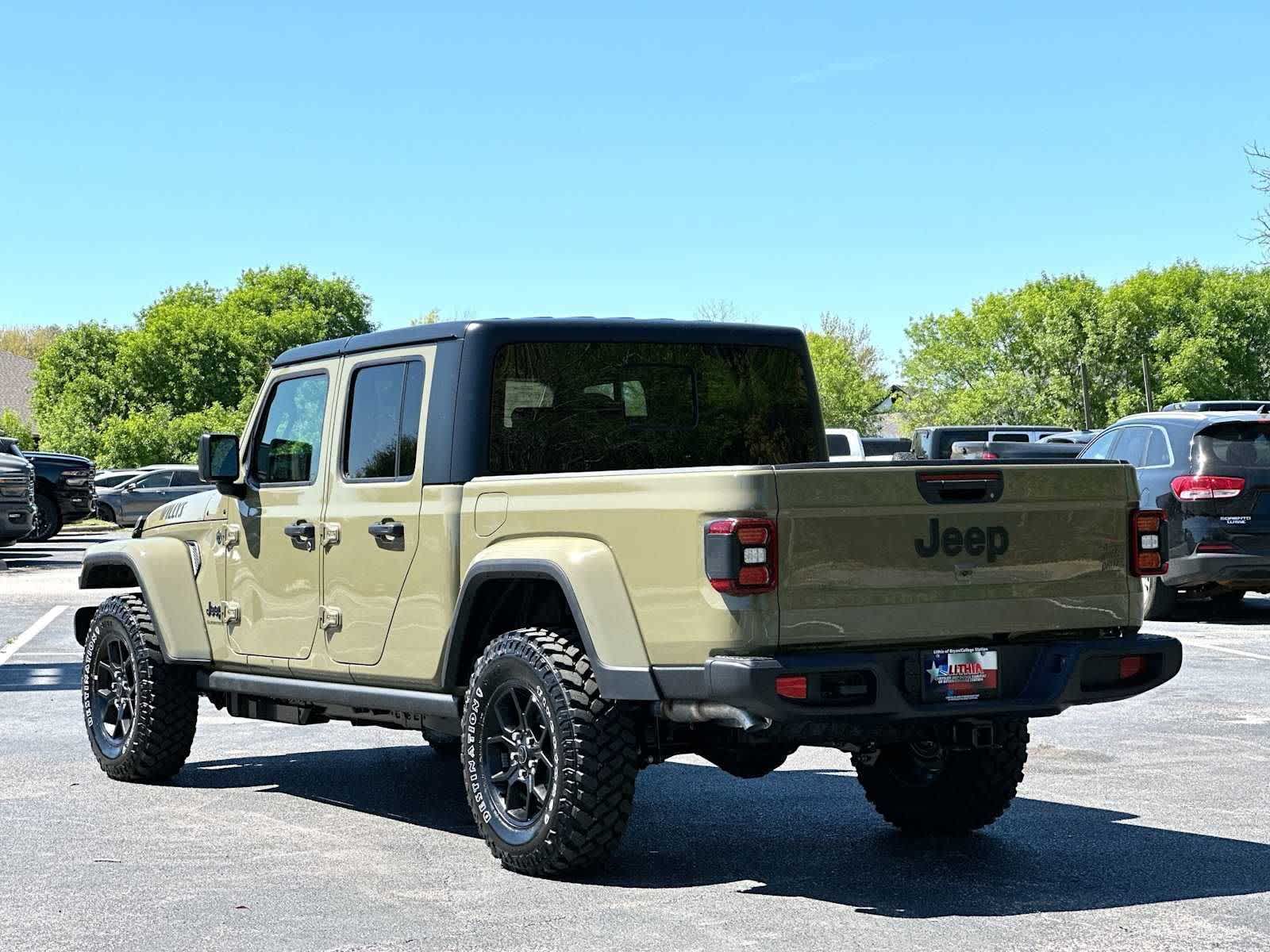 Thumbnail: 2026 Jeep Gladiator - 13