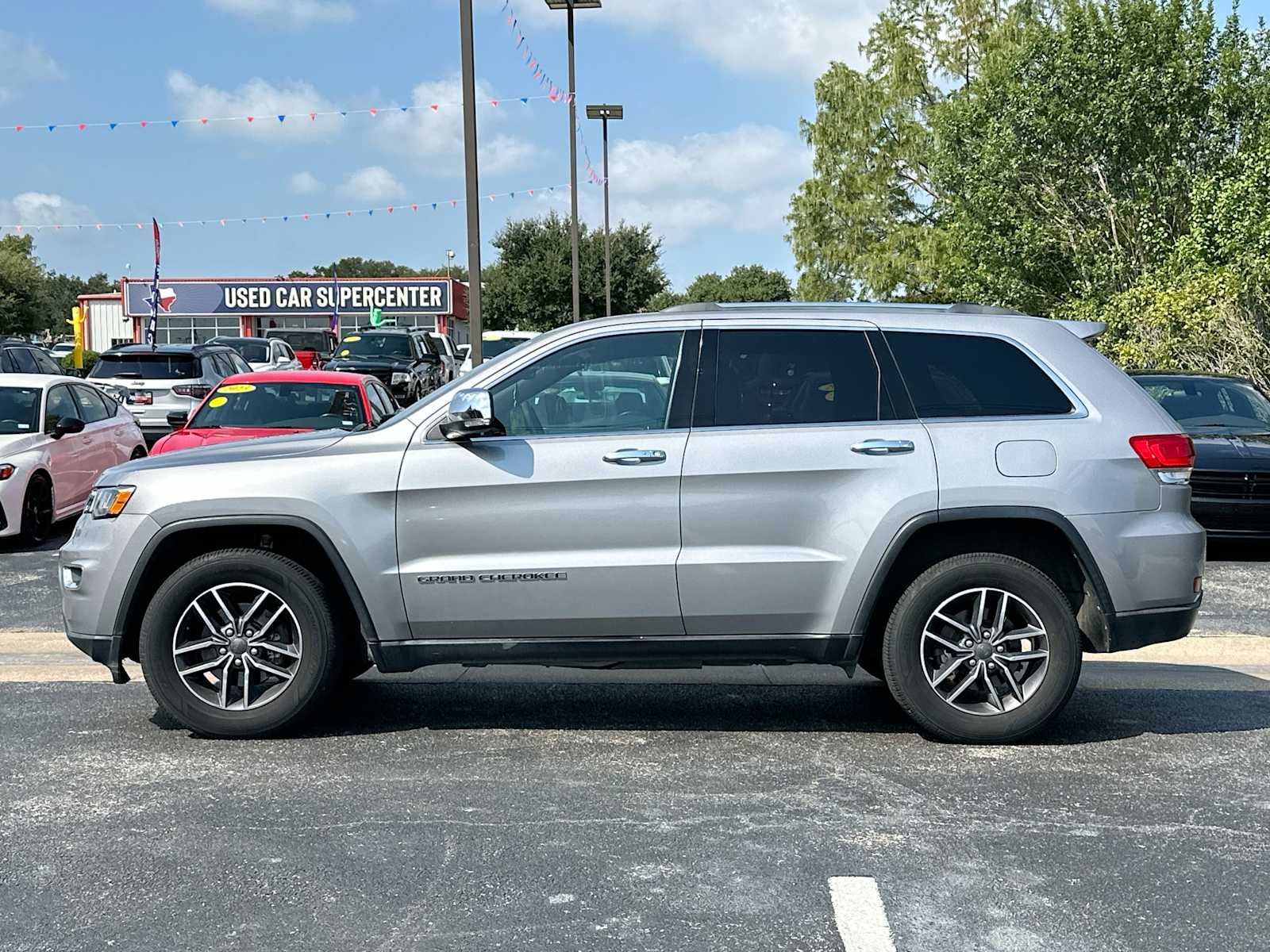 Thumbnail: 2019 Jeep Grand Cherokee - 12
