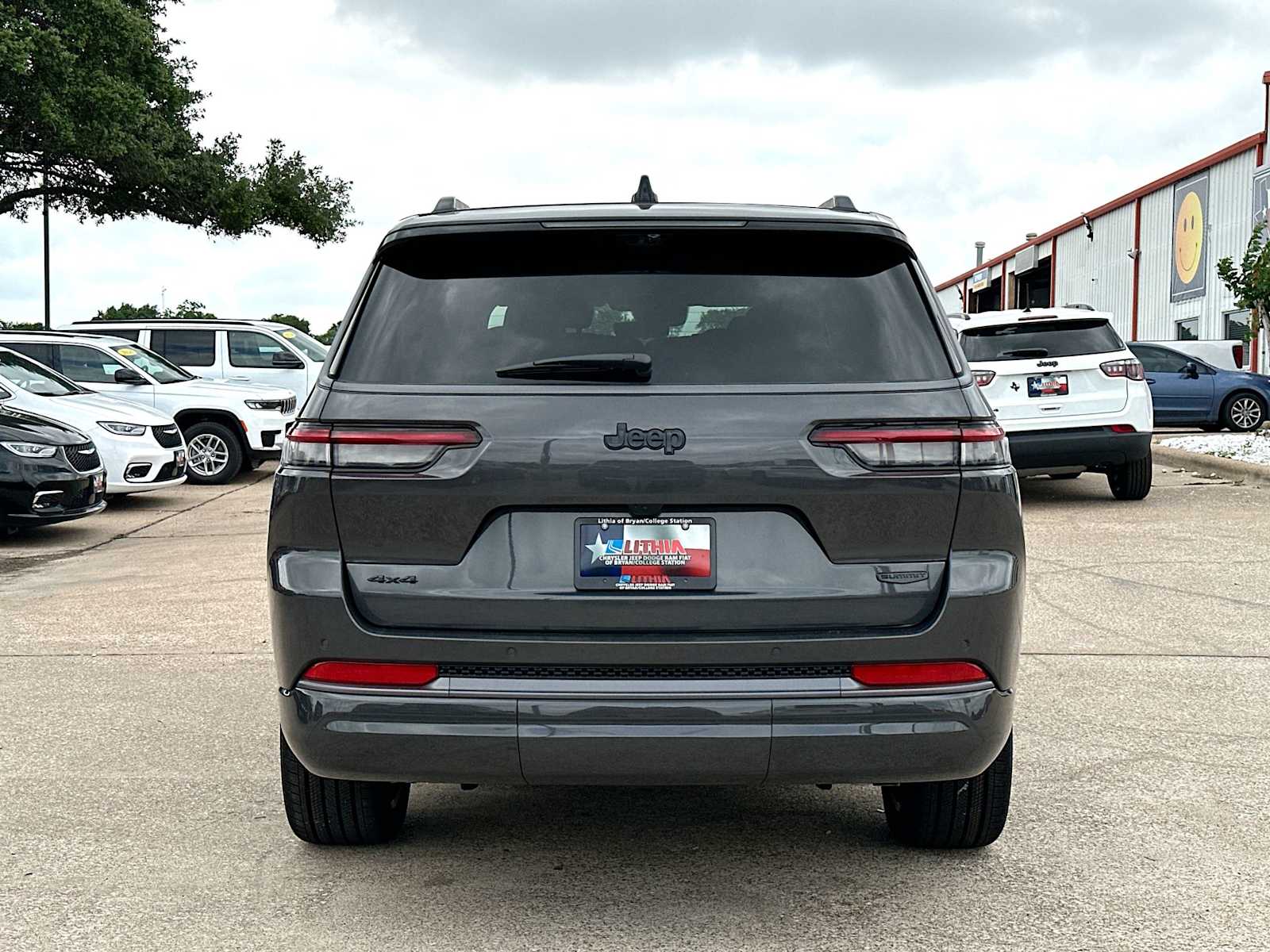 Thumbnail: 2026 Jeep Grand Cherokee - 14
