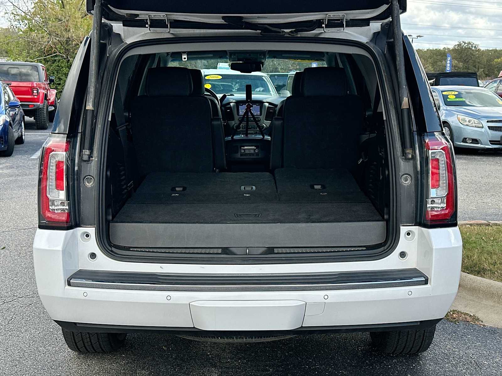 Thumbnail: 2020 GMC Yukon - 28