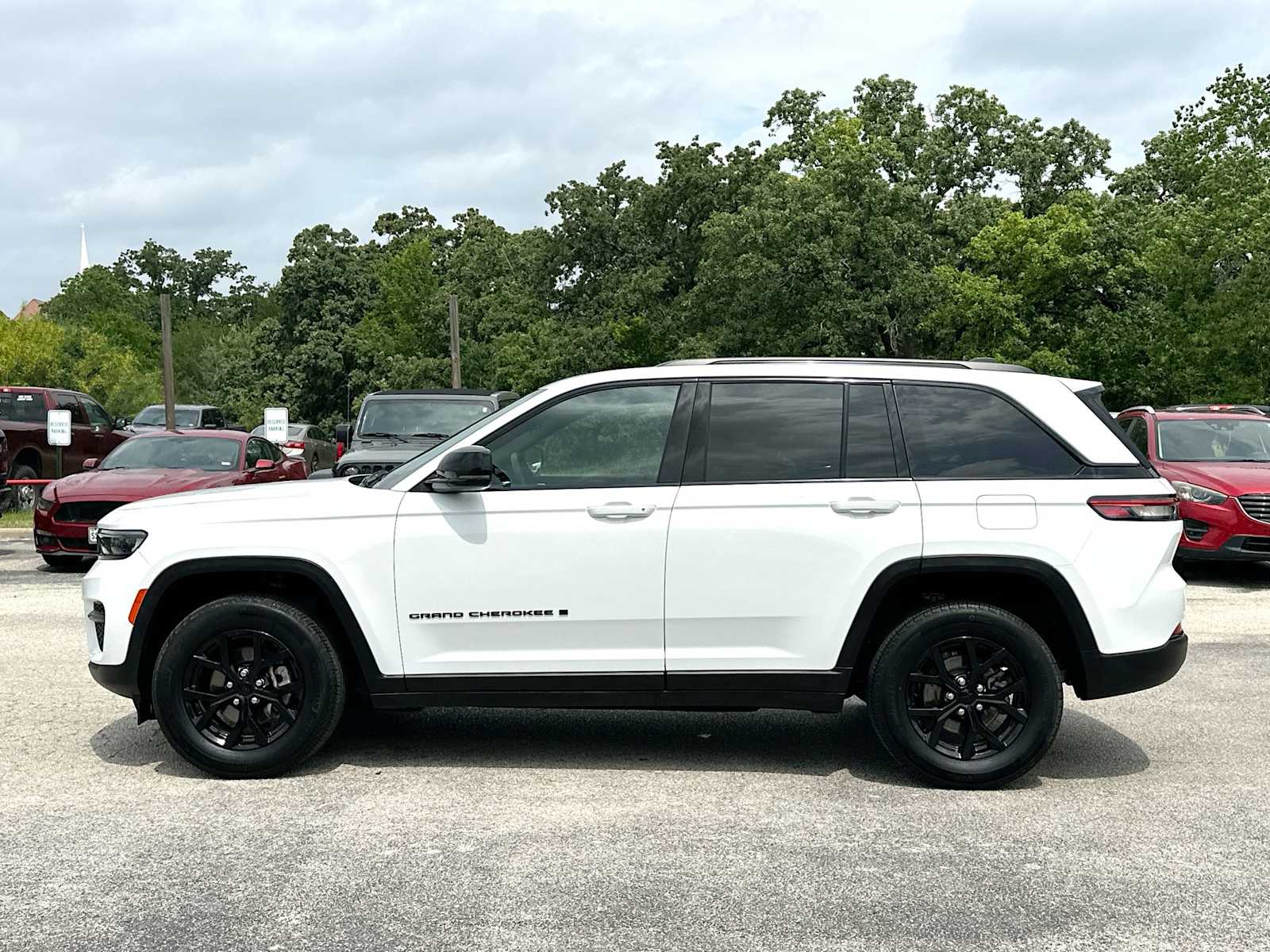 Thumbnail: 2024 Jeep Grand Cherokee - 12