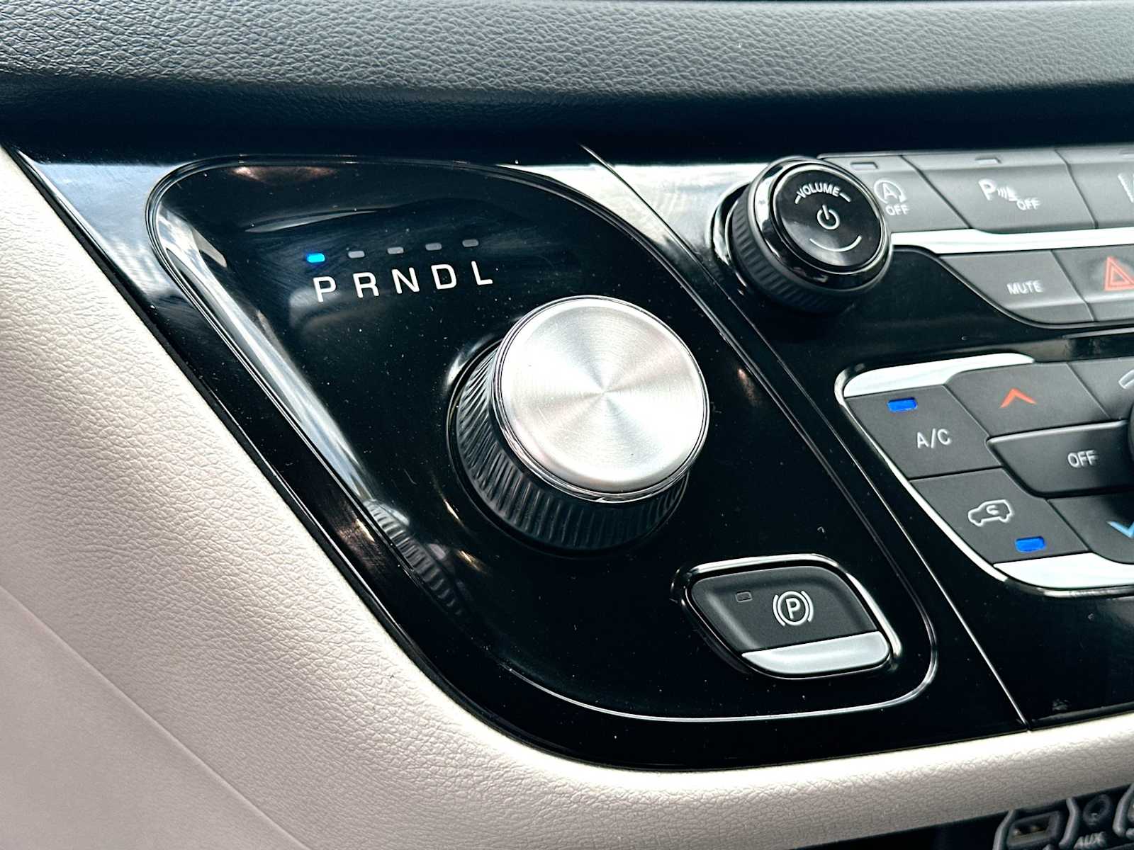 Thumbnail: 2023 Chrysler Pacifica - 21