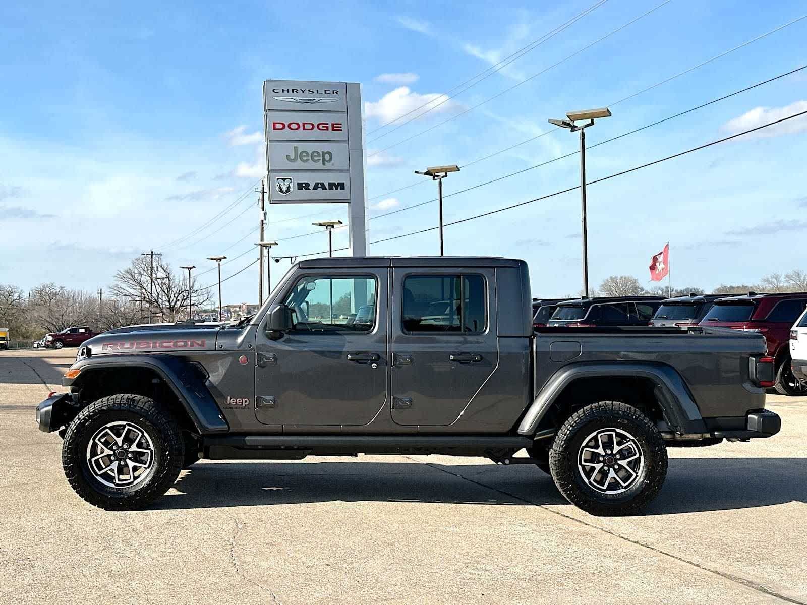 Thumbnail: 2026 Jeep Gladiator - 12