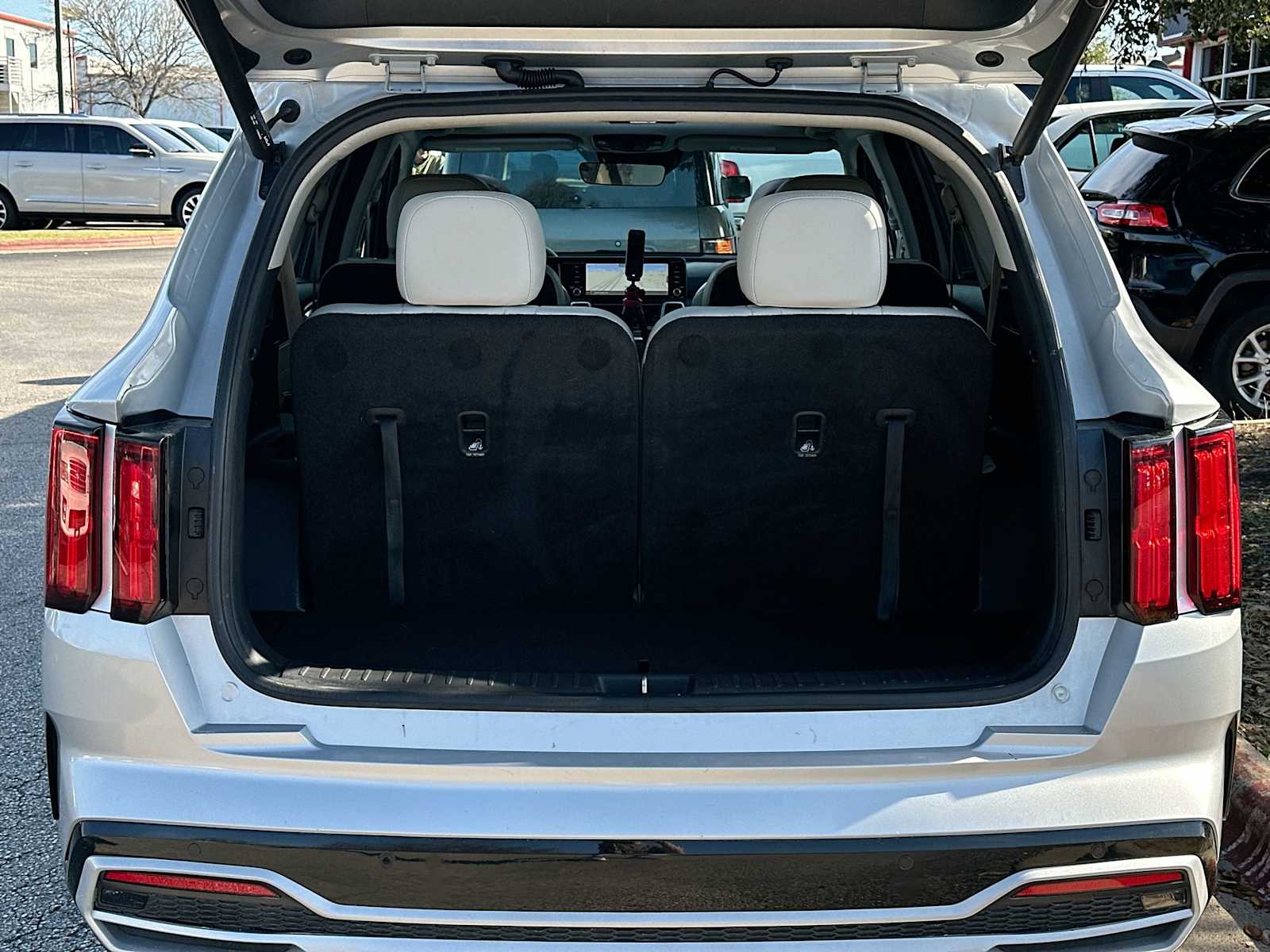 Thumbnail: 2022 Kia Sorento - 28