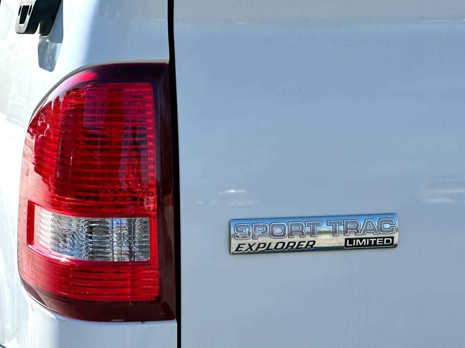 Thumbnail: 2007 Ford Explorer Sport Trac - 16