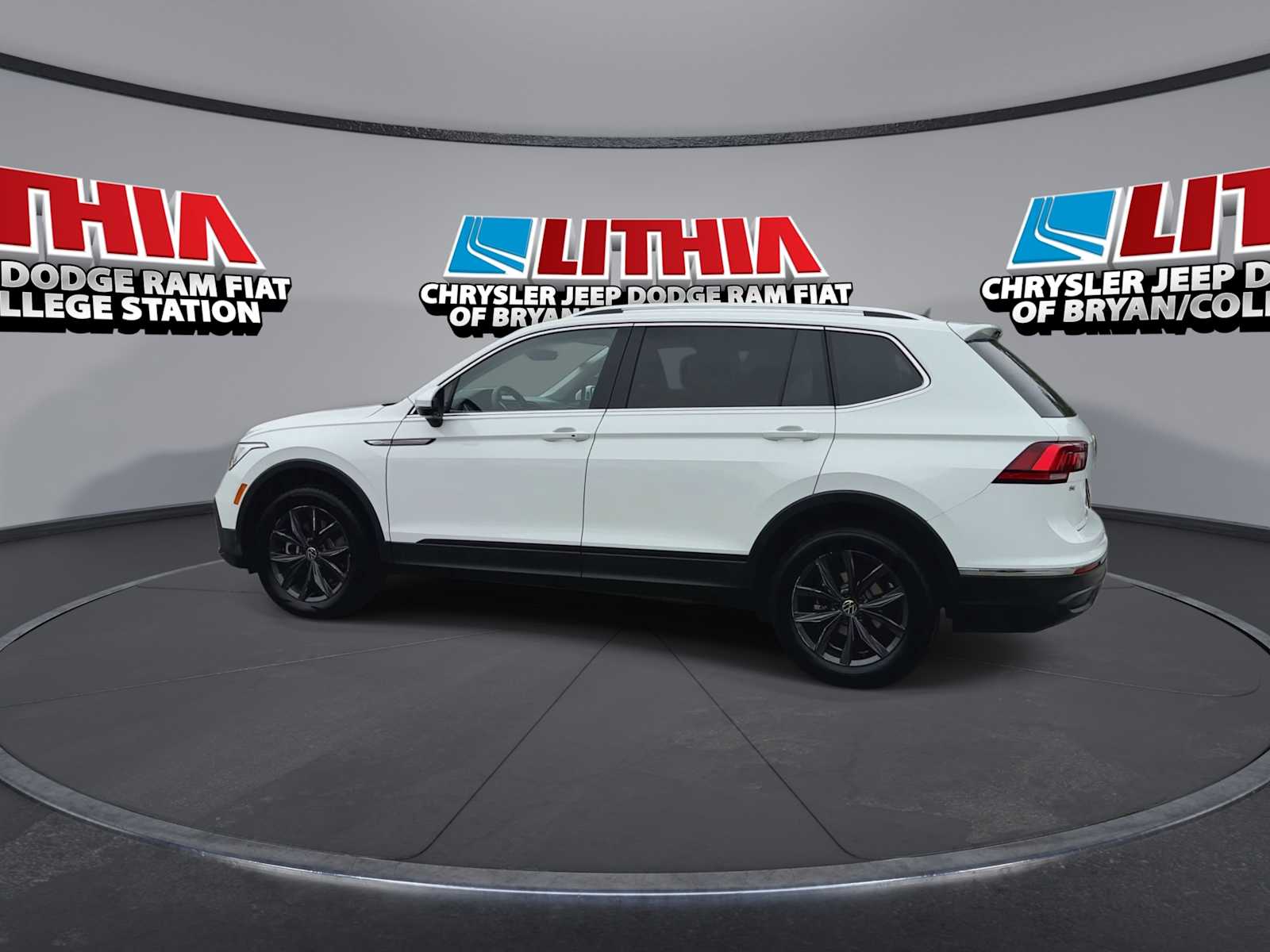 Thumbnail: 2024 Volkswagen Tiguan - 5