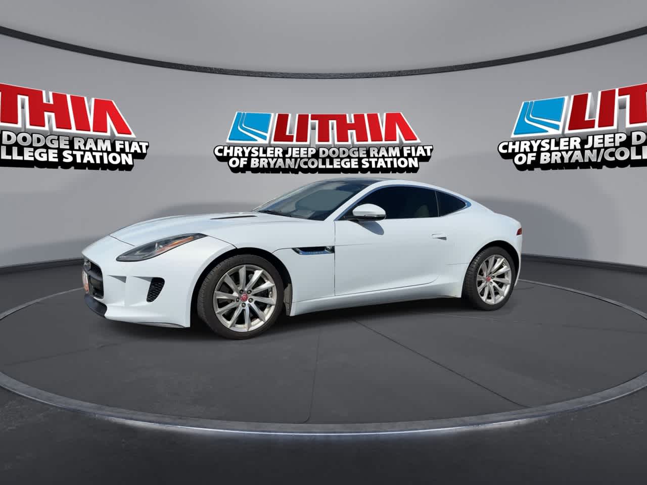 Thumbnail: 2017 Jaguar F-Type - 4