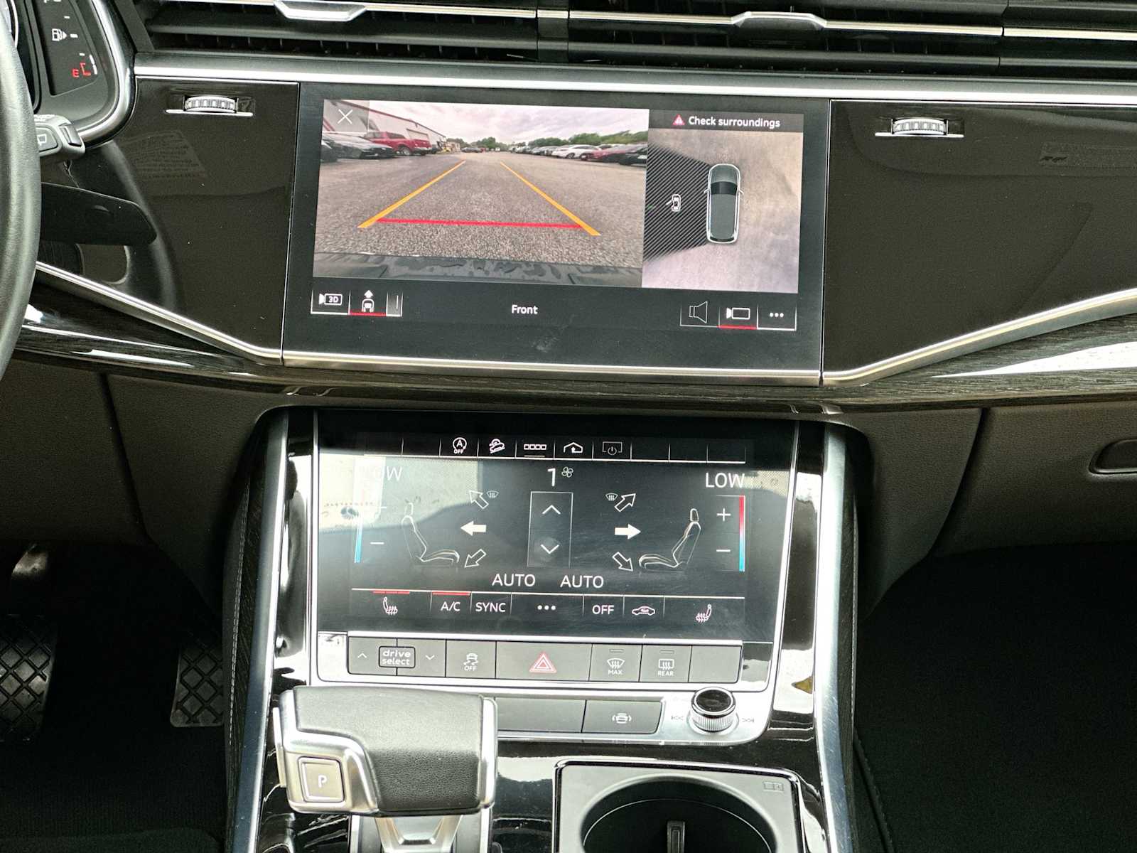 Thumbnail: 2023 Audi Q7 - 26