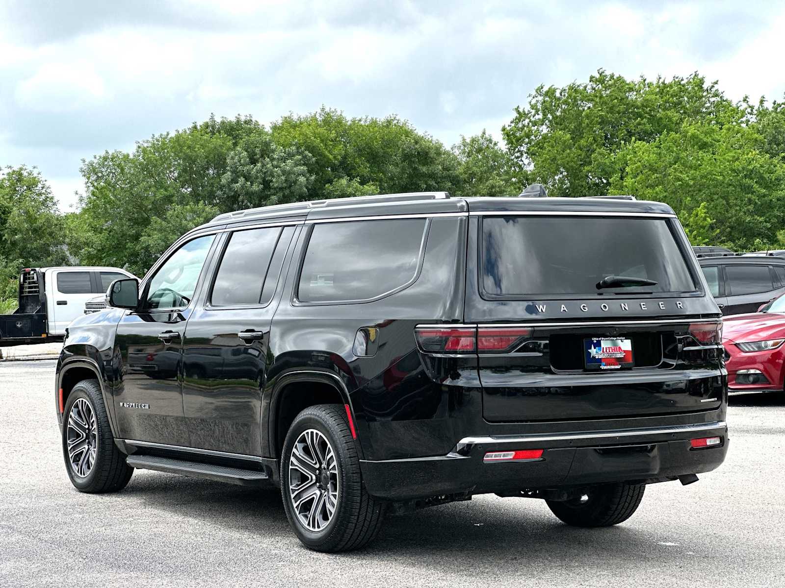 Thumbnail: 2024 Jeep Wagoneer - 13