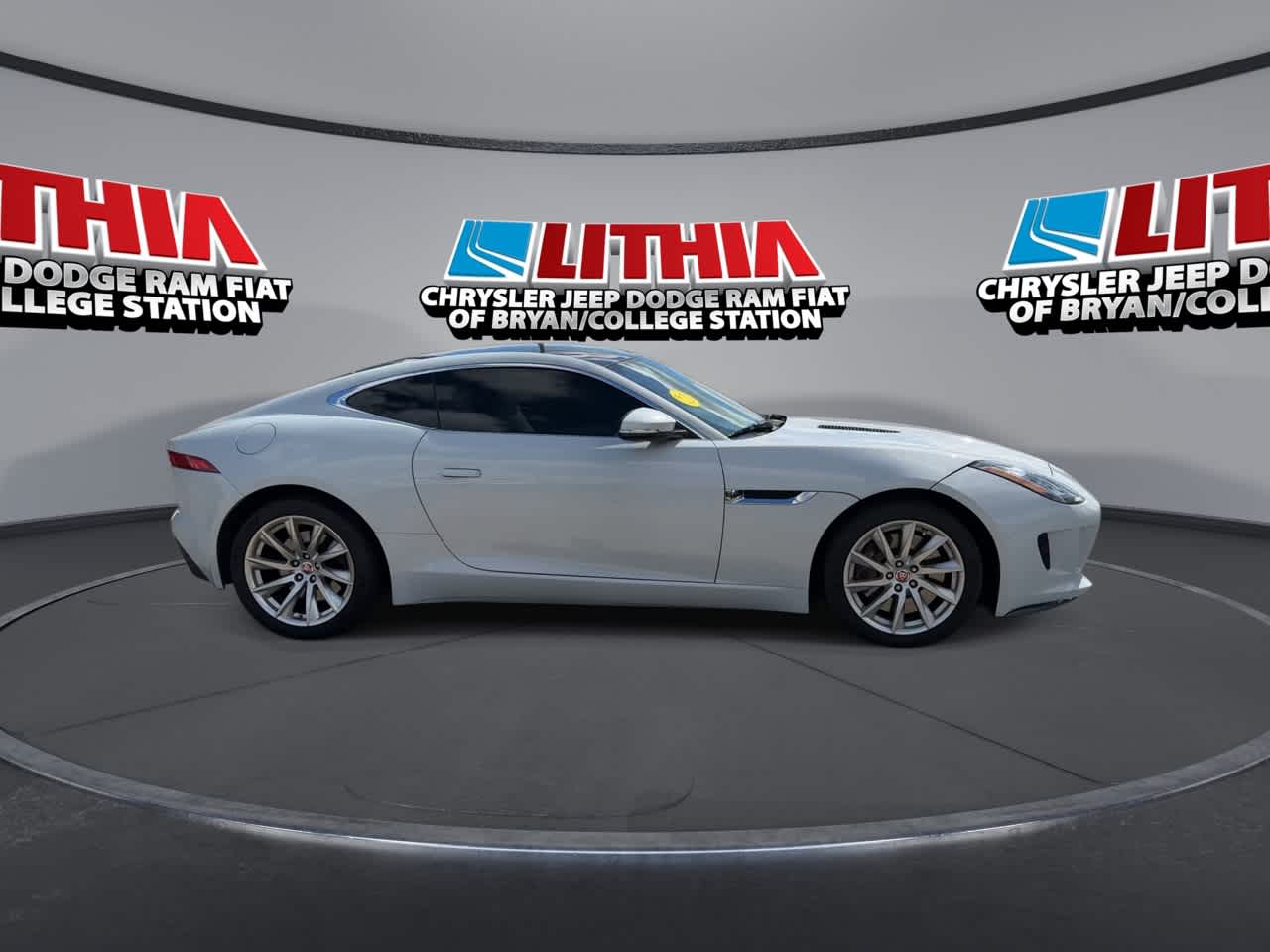 Thumbnail: 2017 Jaguar F-Type - 9