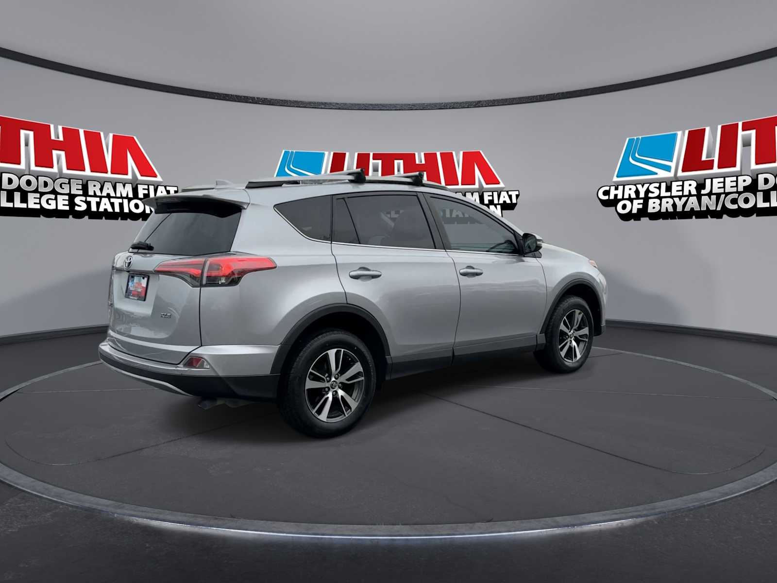 Thumbnail: 2018 Toyota RAV4 - 8