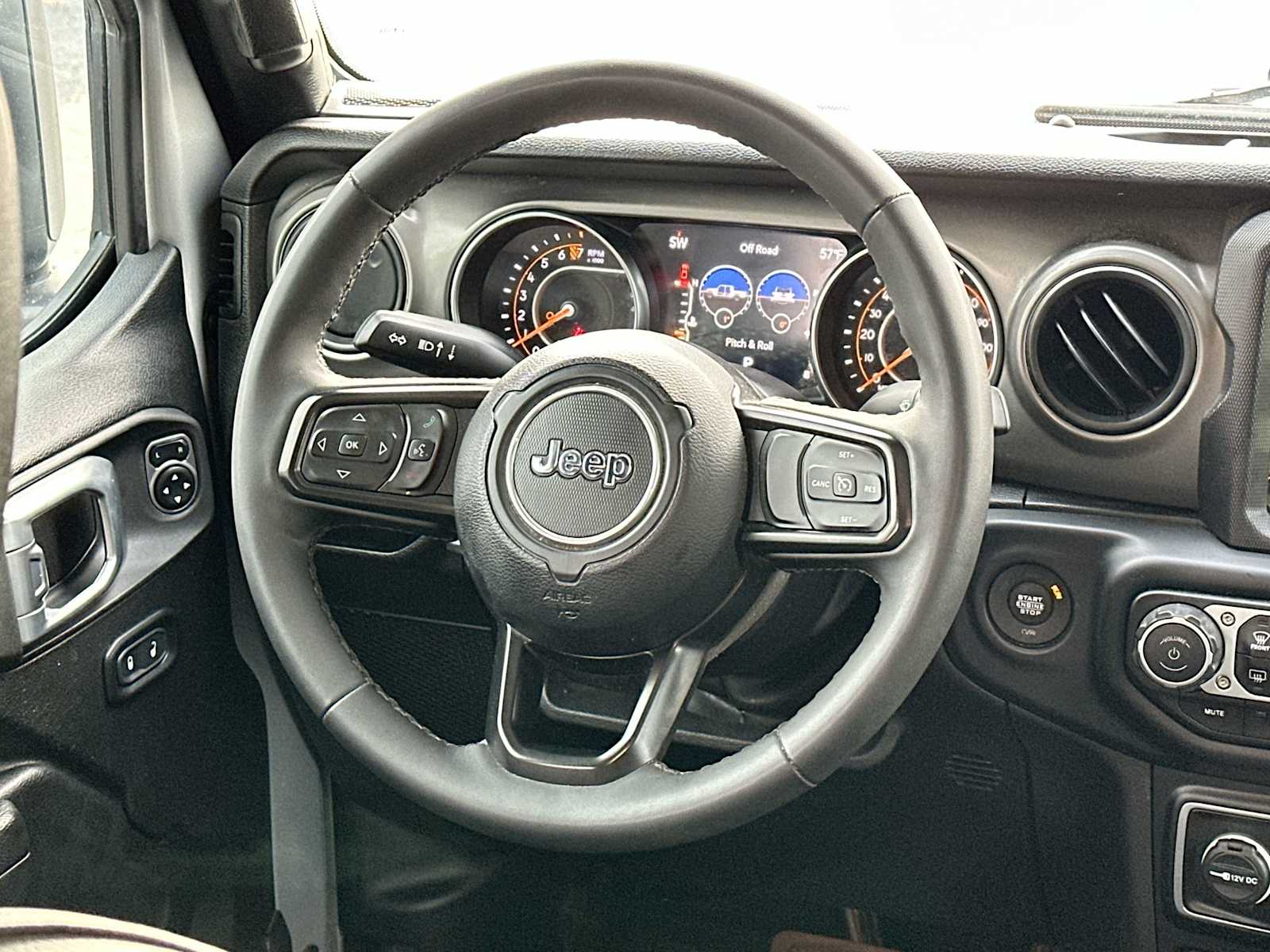 Thumbnail: 2023 Jeep Gladiator - 27