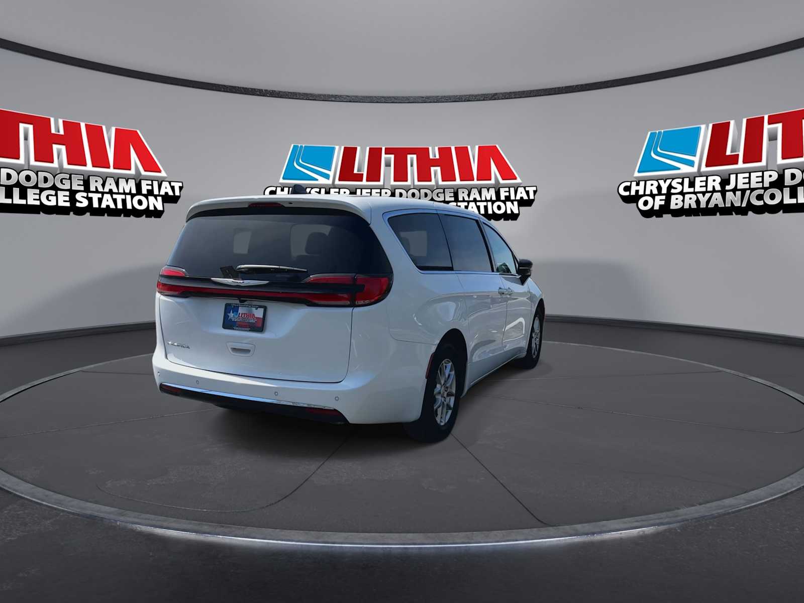 Thumbnail: 2026 Chrysler Pacifica - 7