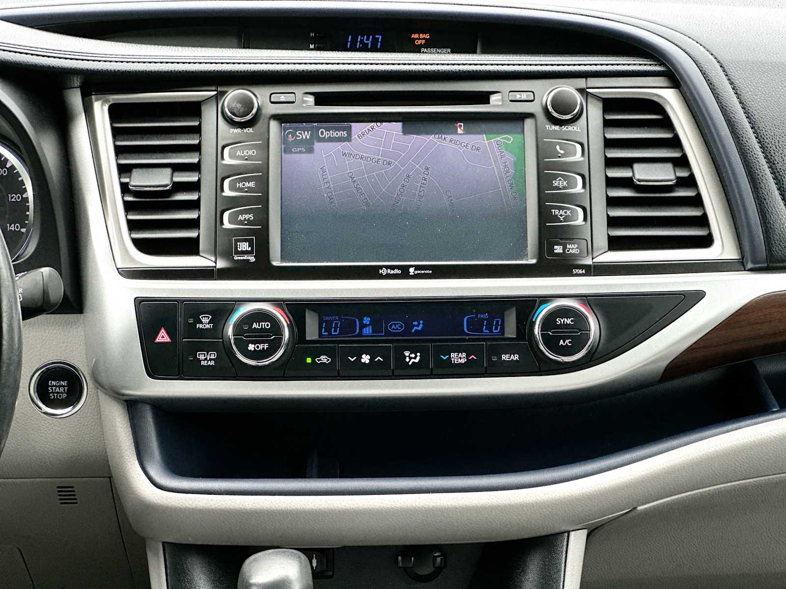 Thumbnail: 2015 Toyota Highlander - 25