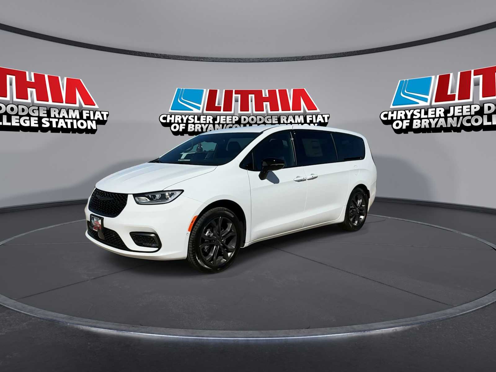 Thumbnail: 2026 Chrysler Pacifica - 4