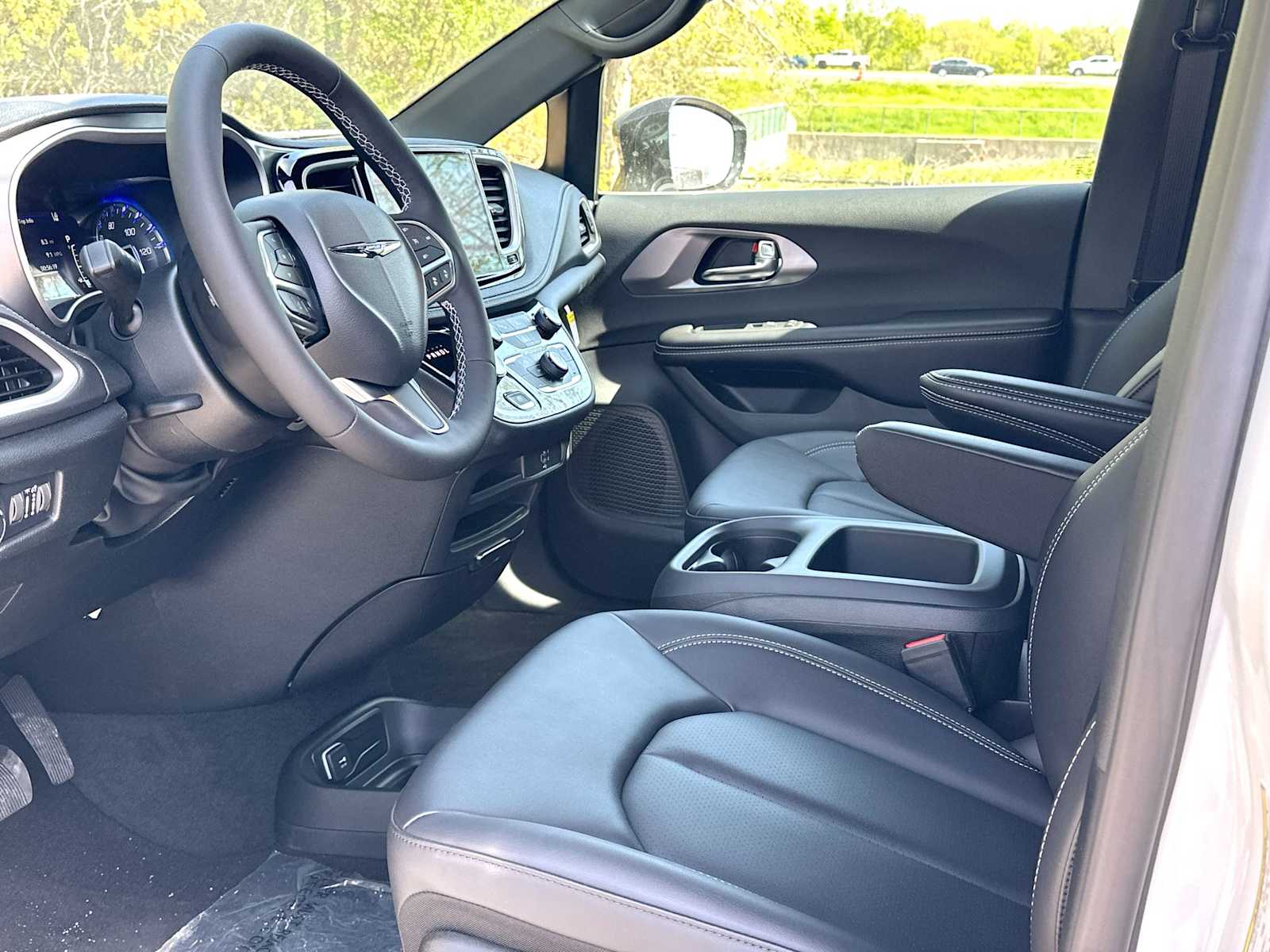 Thumbnail: 2026 Chrysler Pacifica - 18