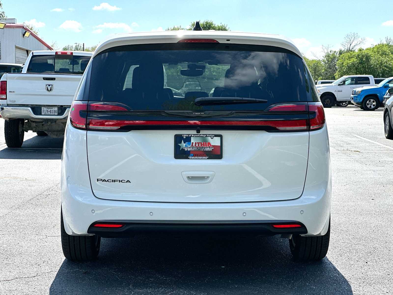 Thumbnail: 2026 Chrysler Pacifica - 14