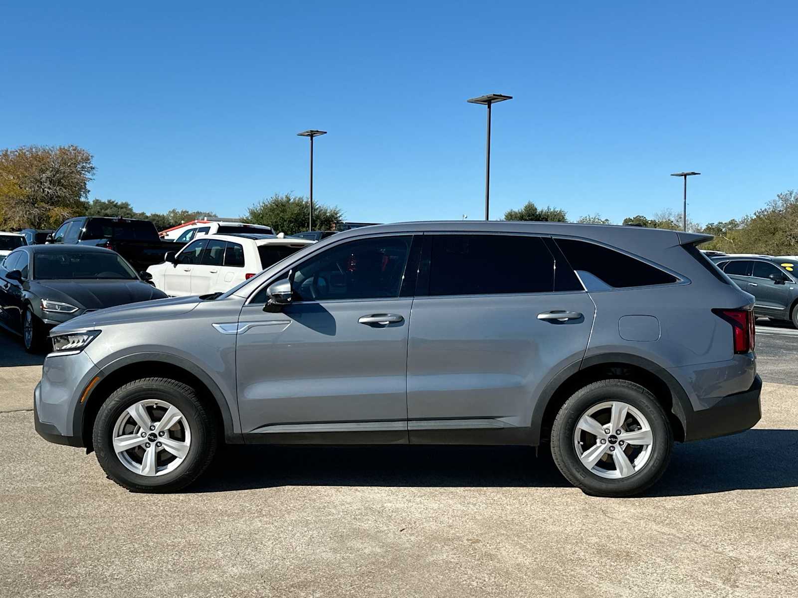 Thumbnail: 2023 Kia Sorento - 12