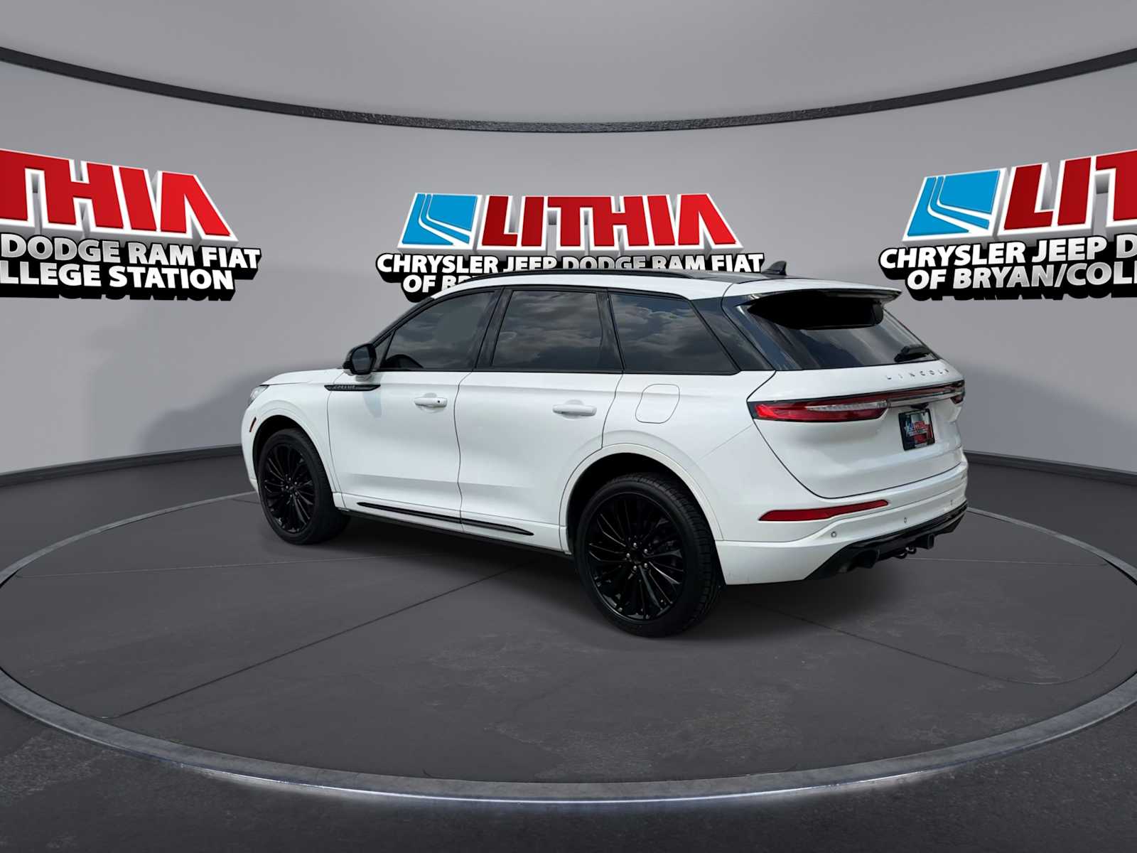 Thumbnail: 2023 Lincoln Corsair - 6