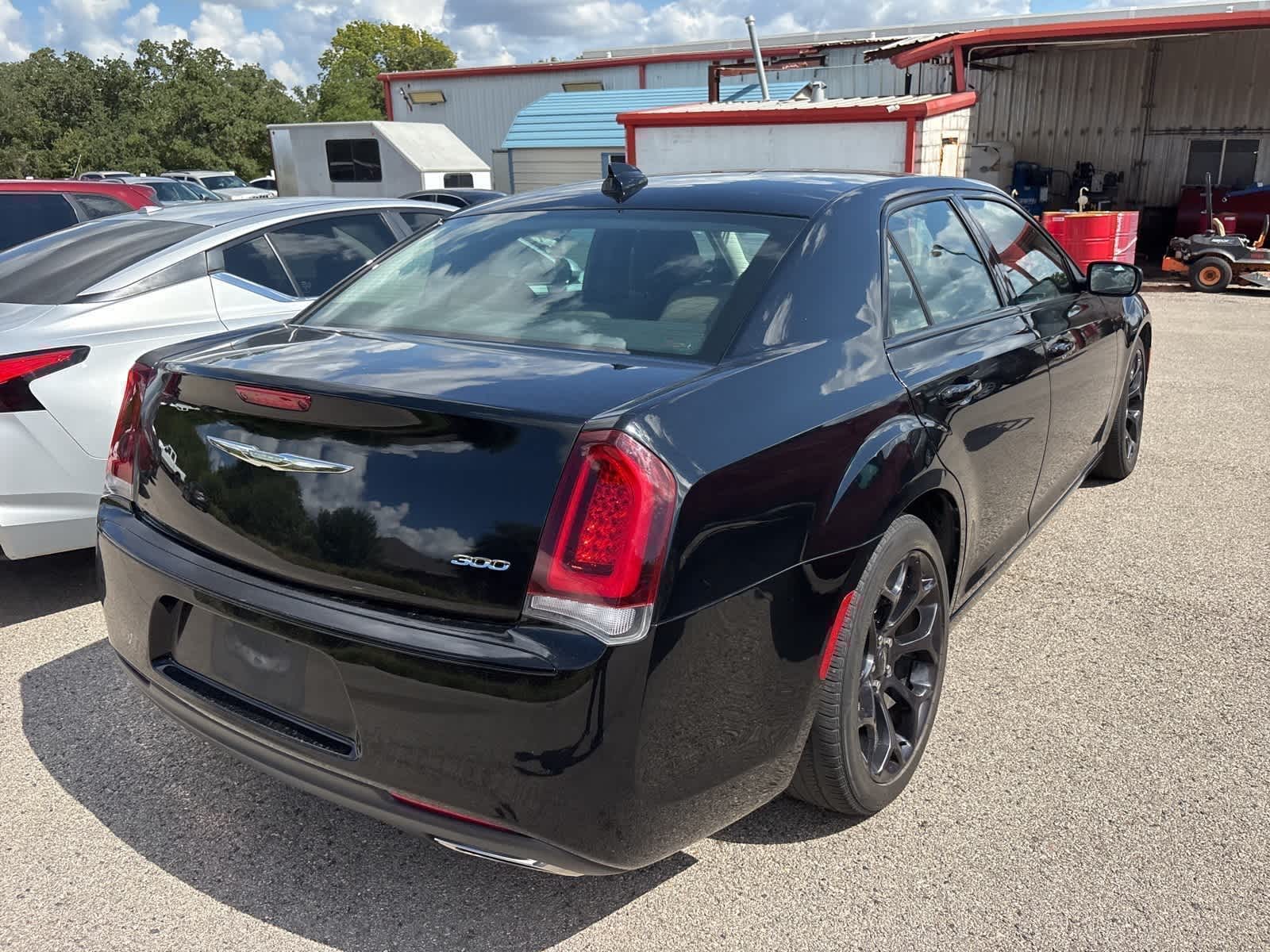 2019 Chrysler 300 Touring photo 3
