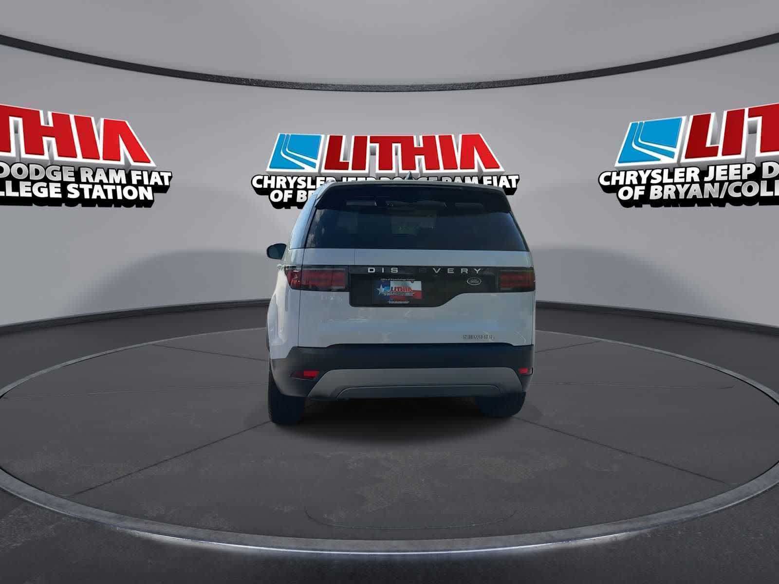 Thumbnail: 2023 Land Rover Discovery - 7