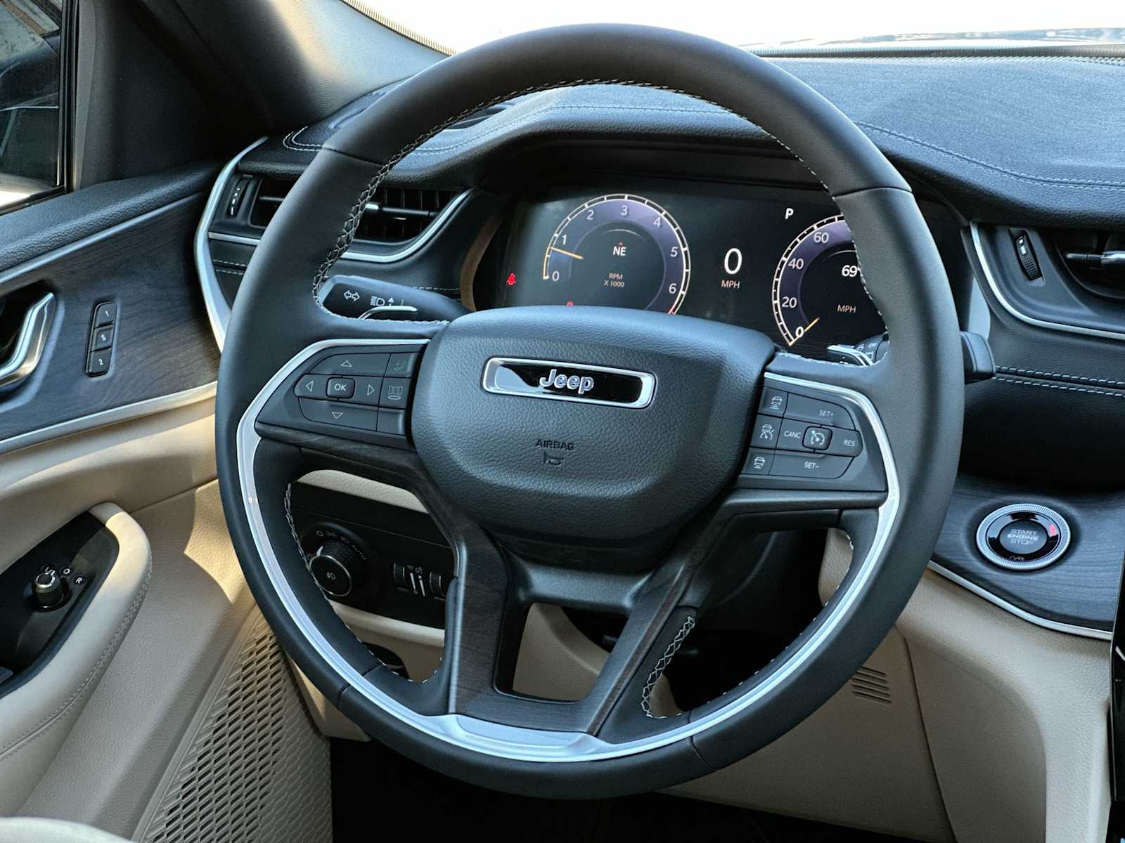 Thumbnail: 2025 Jeep Grand Cherokee - 27