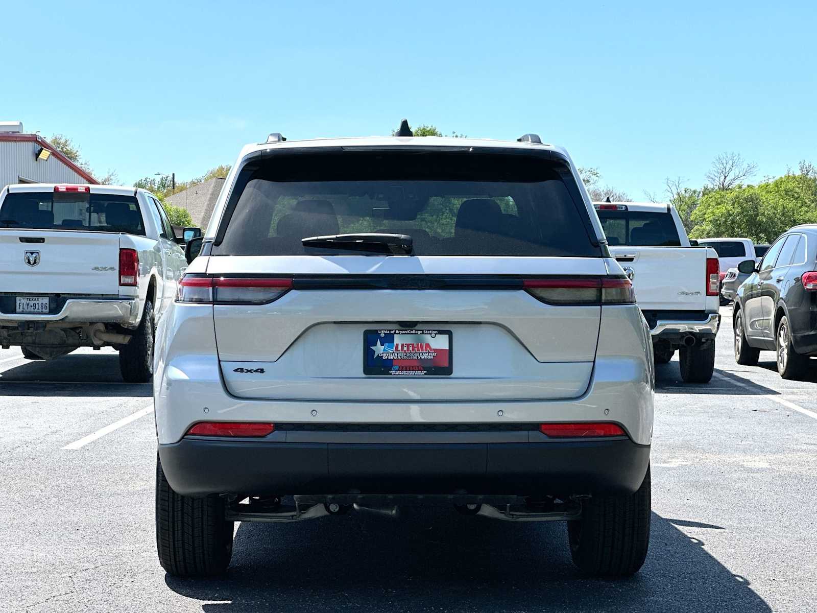 Thumbnail: 2026 Jeep Grand Cherokee - 14