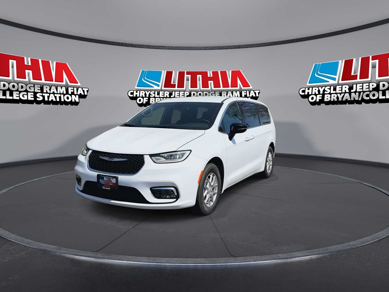 Thumbnail: 2026 Chrysler Pacifica - 3