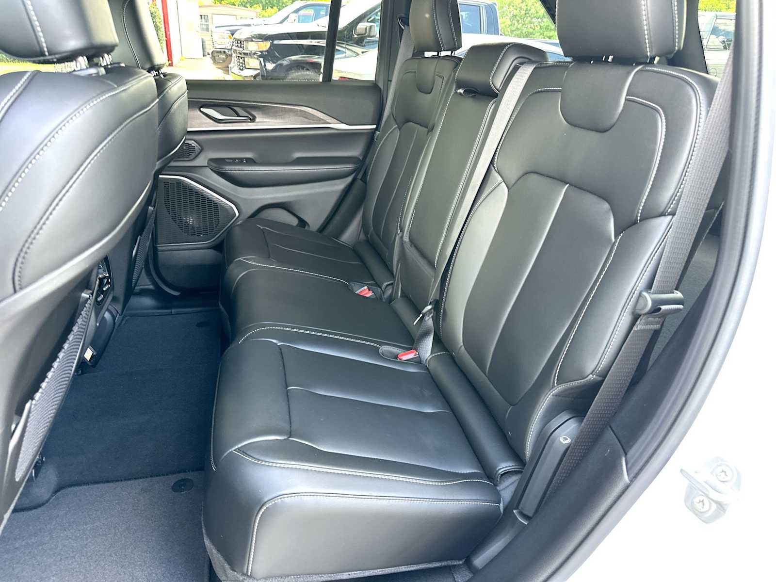 Thumbnail: 2026 Jeep Grand Cherokee - 23