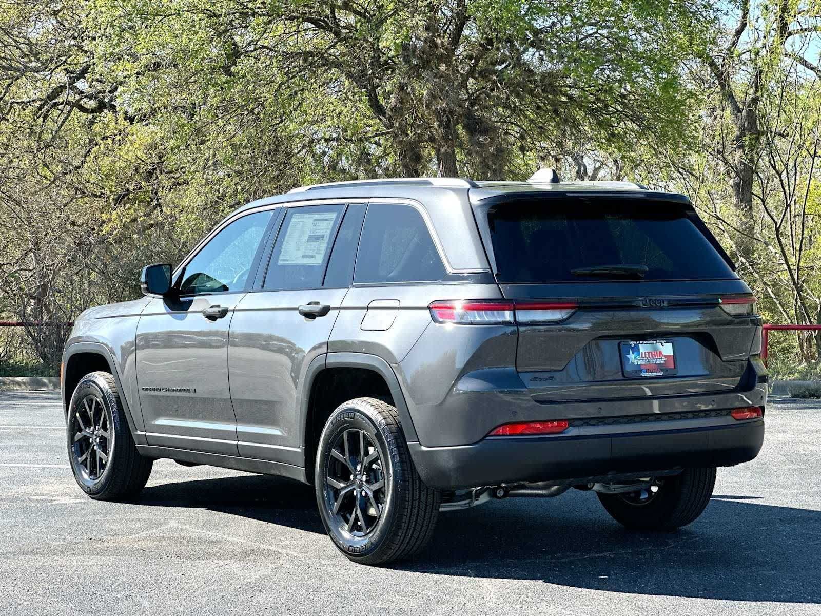 Thumbnail: 2026 Jeep Grand Cherokee - 13