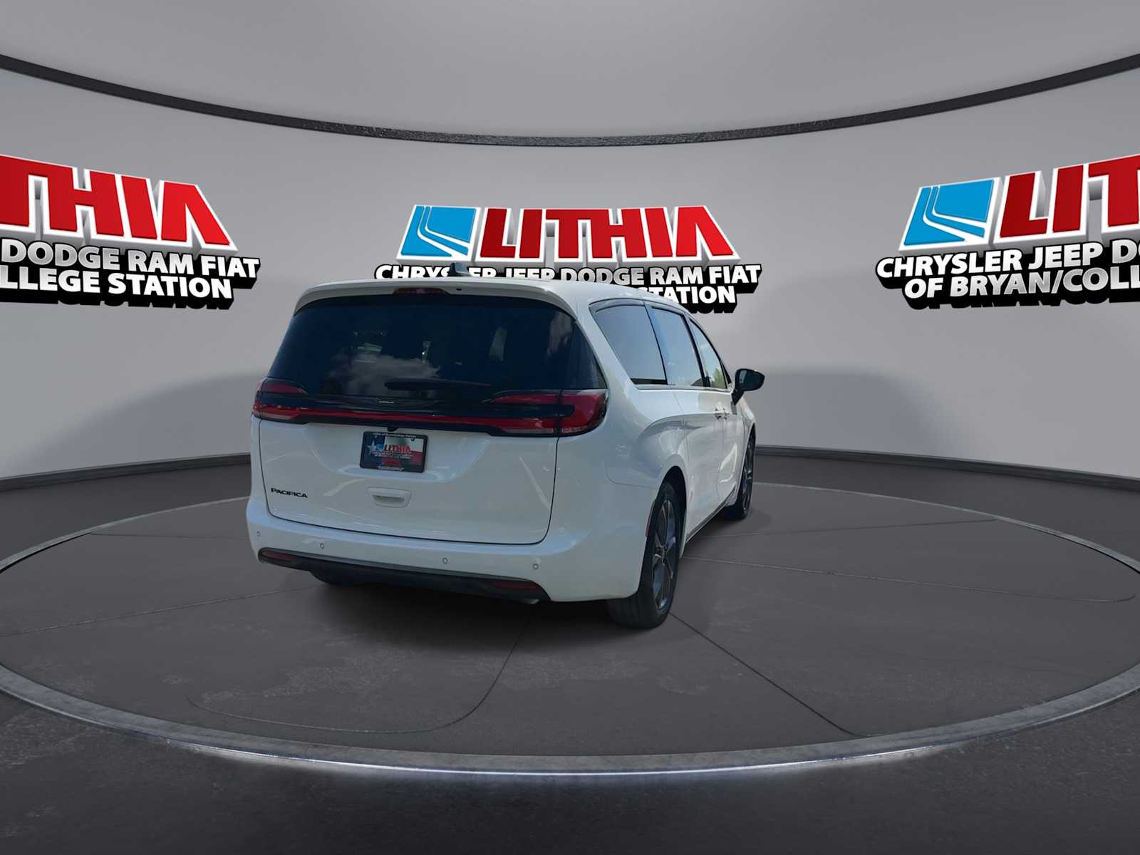 Thumbnail: 2026 Chrysler Pacifica - 7