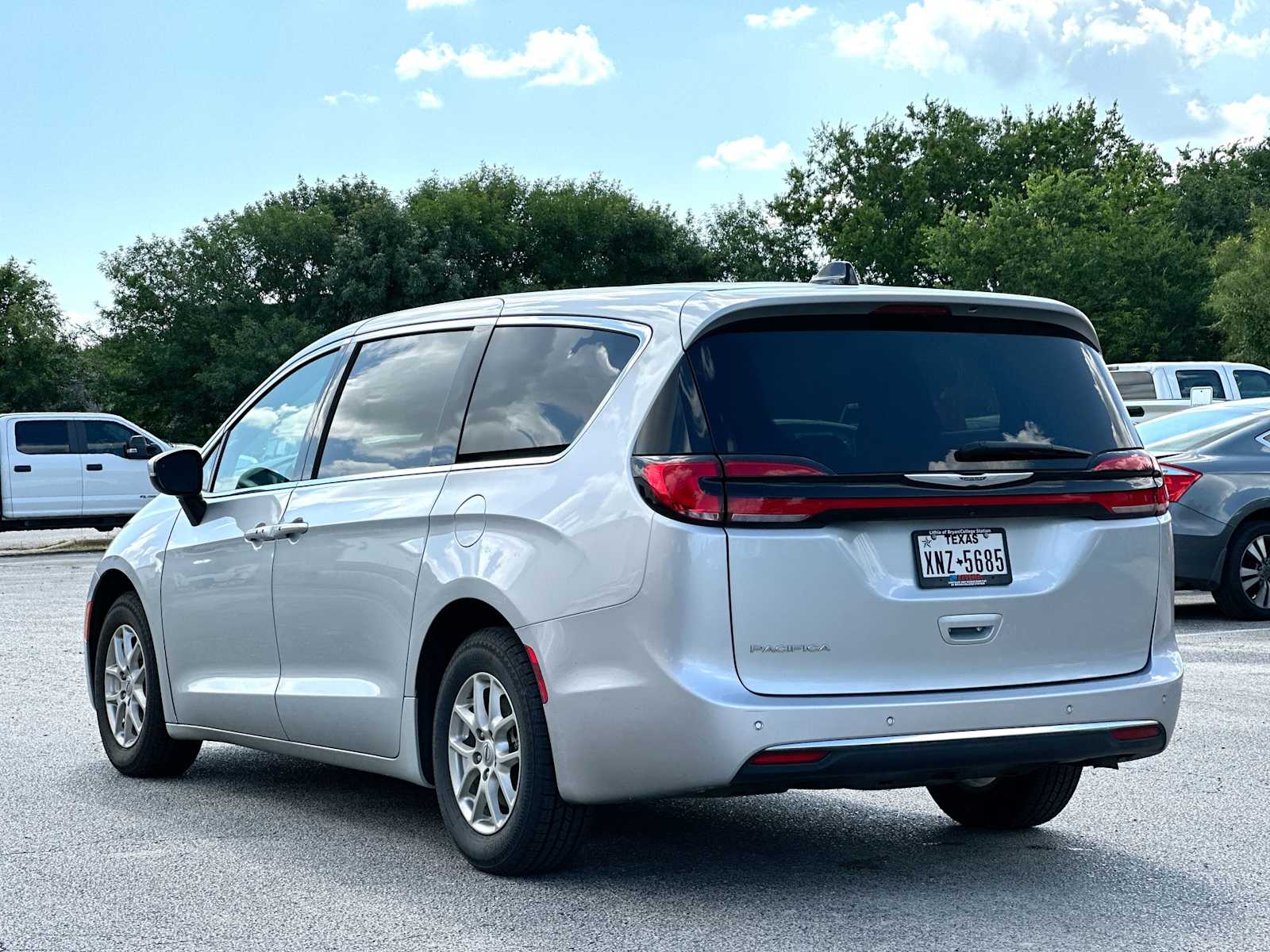 Thumbnail: 2023 Chrysler Pacifica - 13
