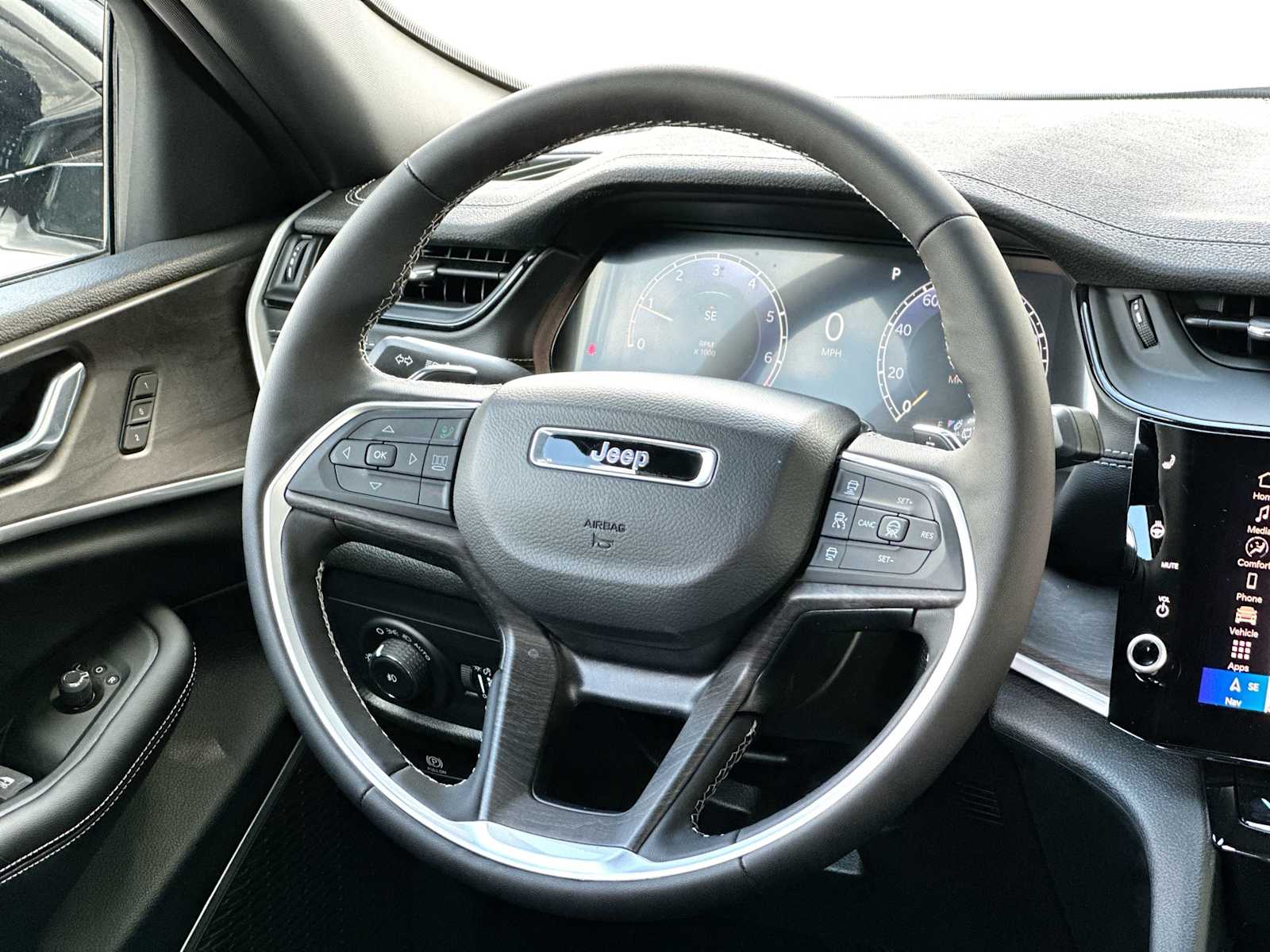 Thumbnail: 2026 Jeep Grand Cherokee - 27