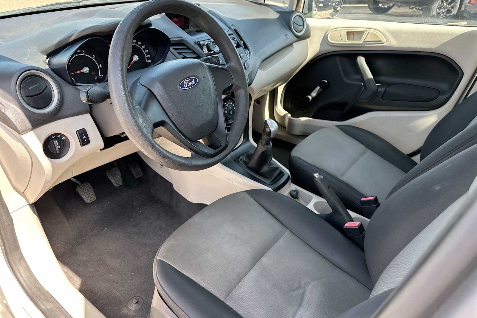 2012 Ford Fiesta S 18