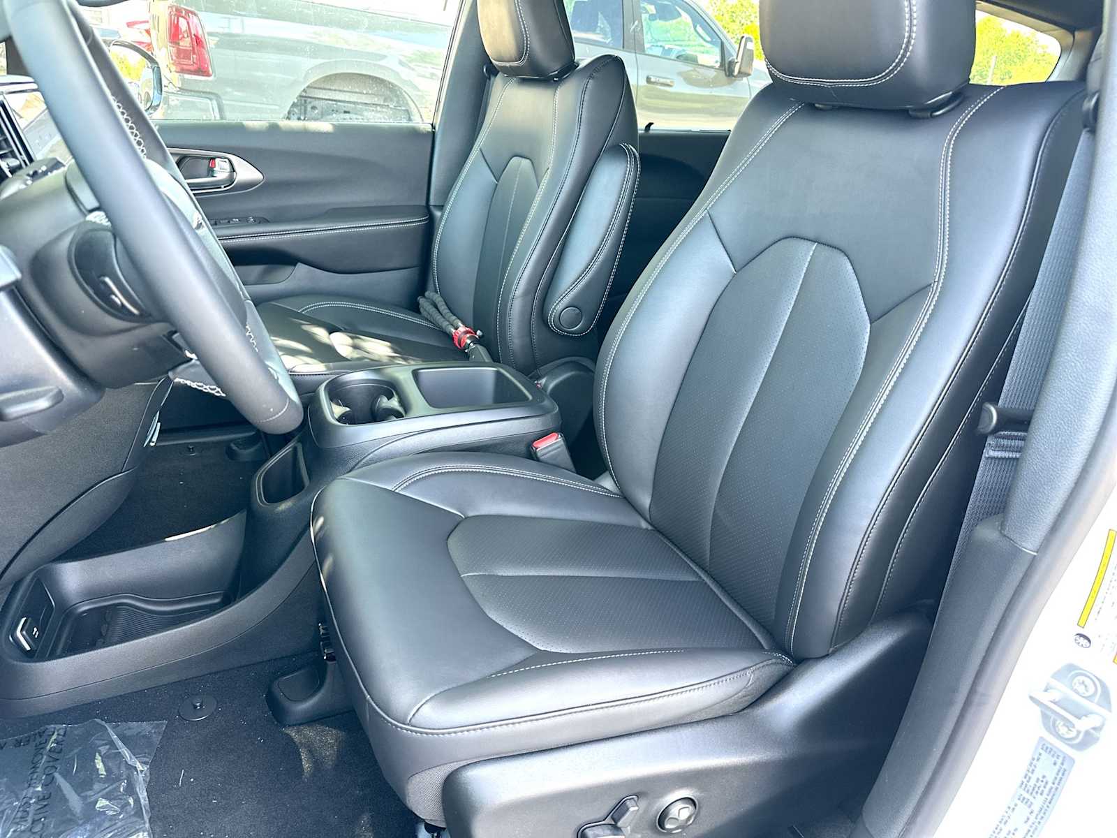 Thumbnail: 2026 Chrysler Pacifica - 17