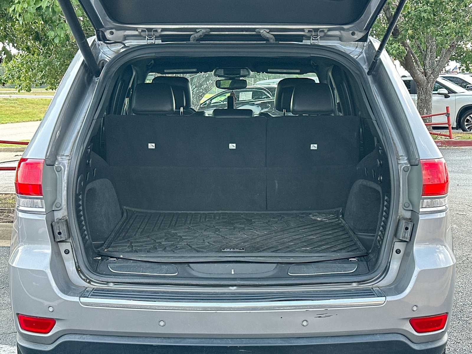 Thumbnail: 2019 Jeep Grand Cherokee - 28