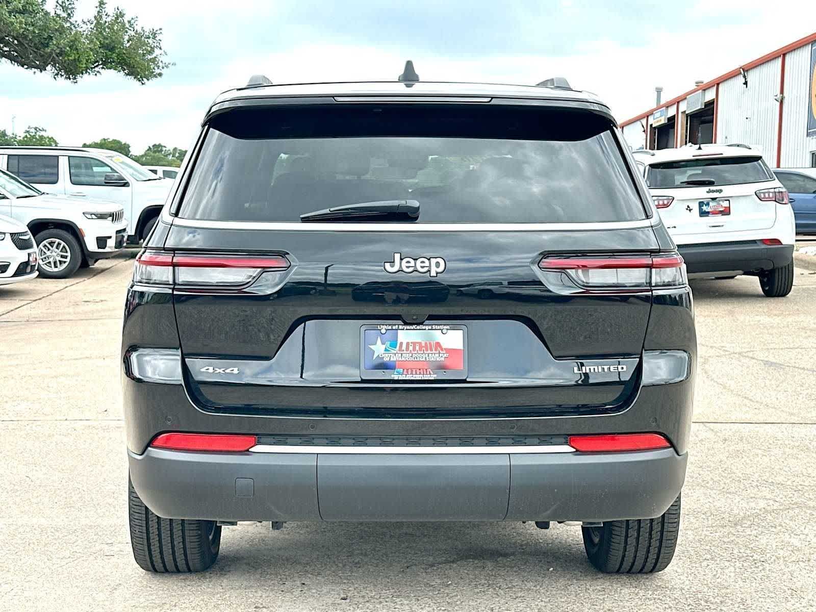 Thumbnail: 2026 Jeep Grand Cherokee - 14