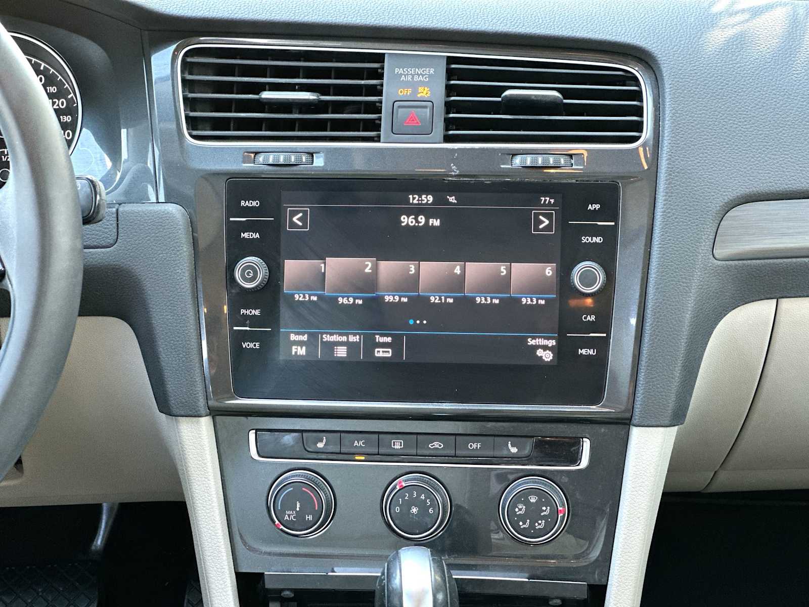 Thumbnail: 2019 Volkswagen Golf - 26