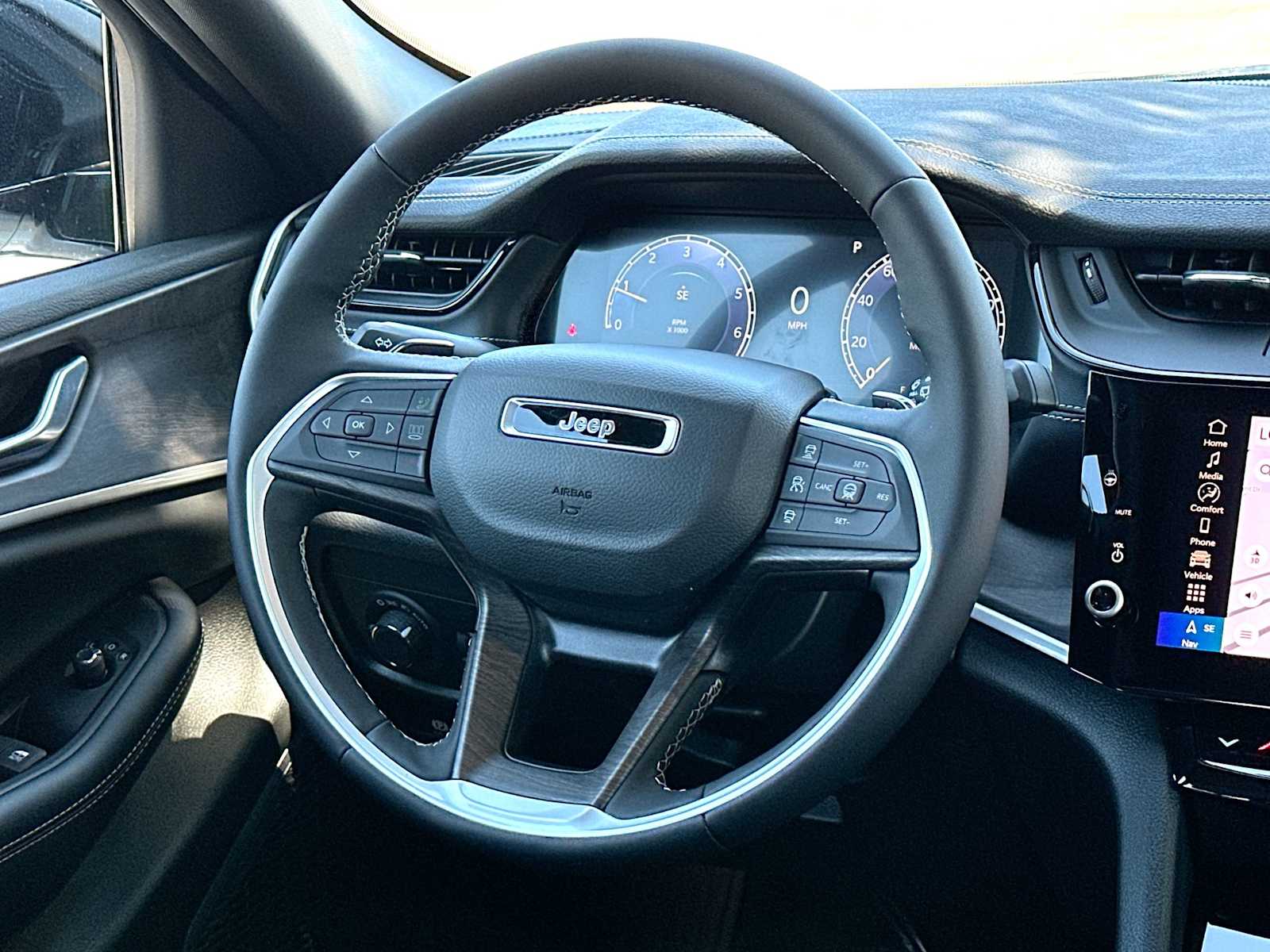 Thumbnail: 2026 Jeep Grand Cherokee - 27