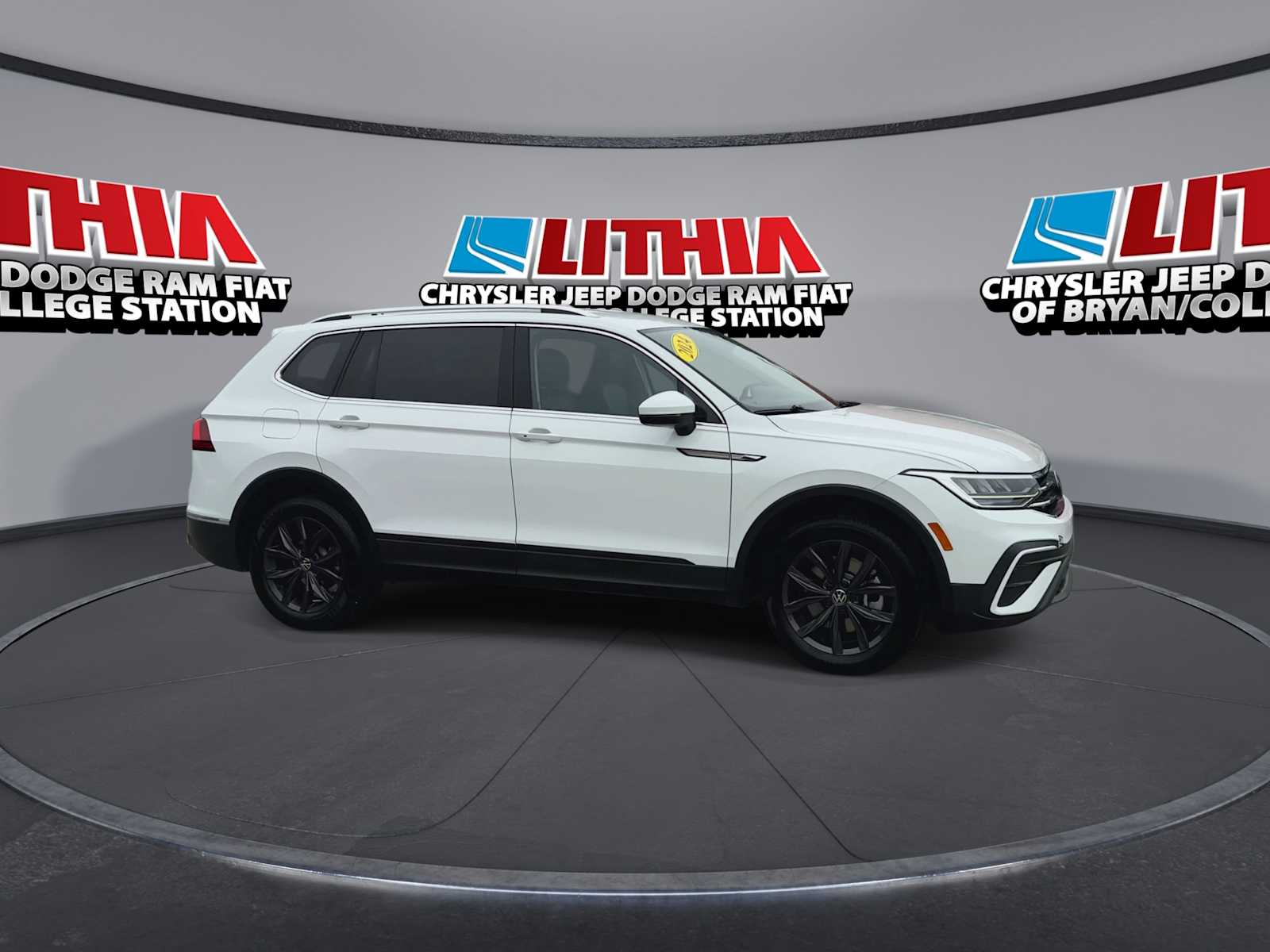 Thumbnail: 2024 Volkswagen Tiguan - 9