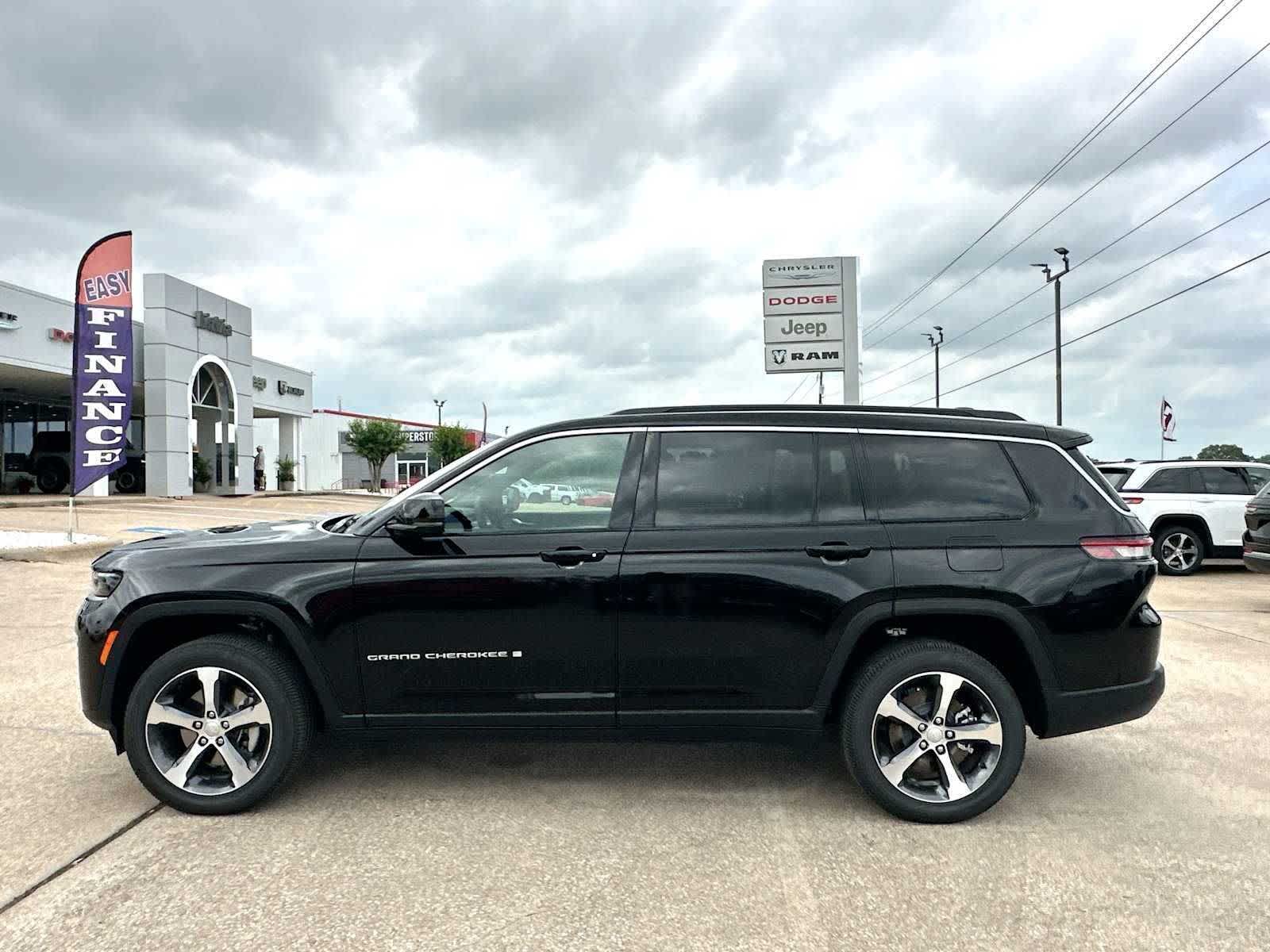 Thumbnail: 2026 Jeep Grand Cherokee - 12