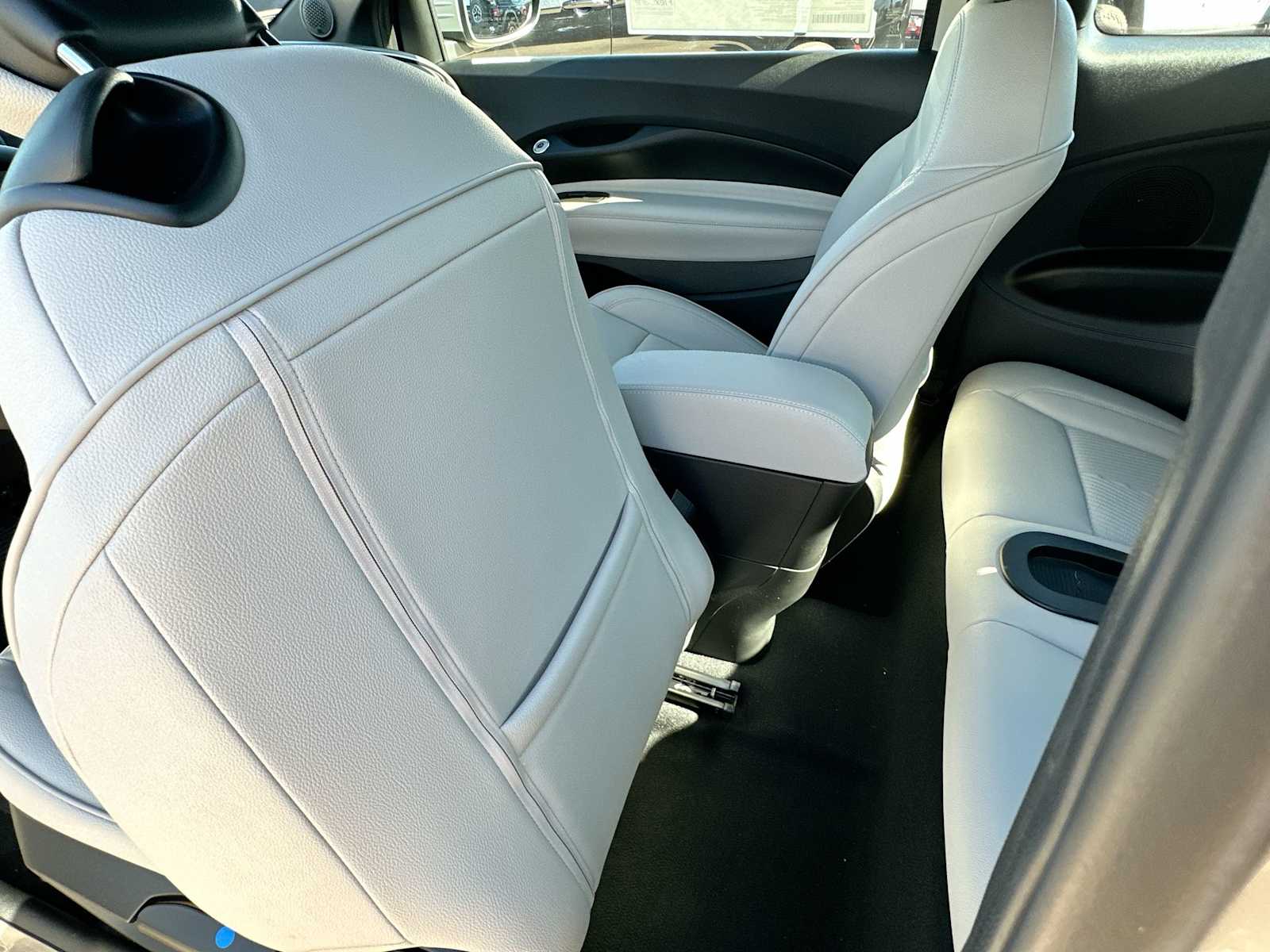 Thumbnail: 2025 Fiat 500e - 24