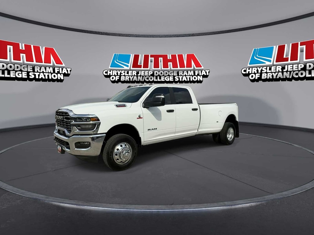 New 2026 Ram 3500 LONE STAR CREW CAB 4X4 8' BOX Pickup