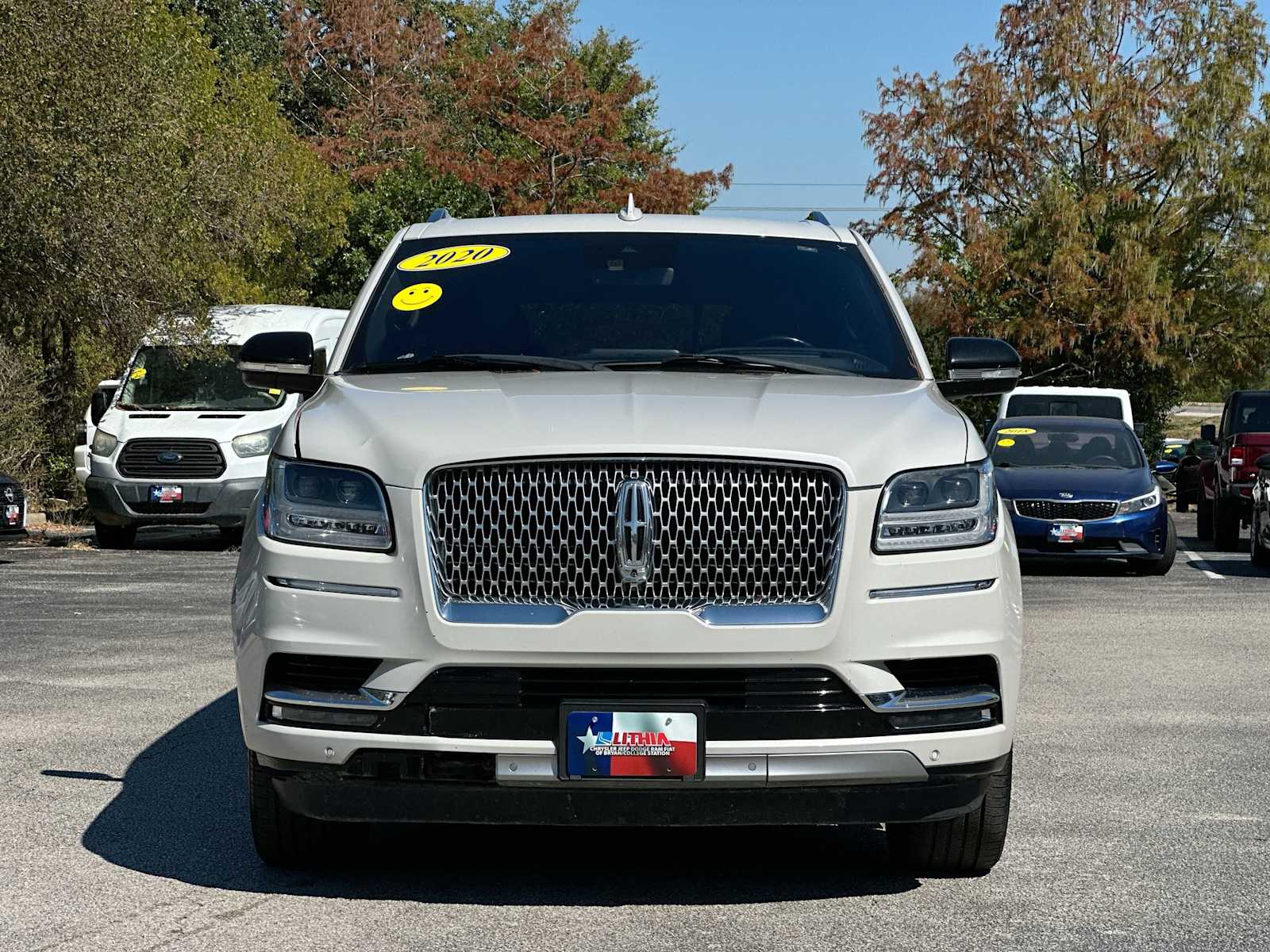 Thumbnail: 2020 Lincoln Navigator L - 10