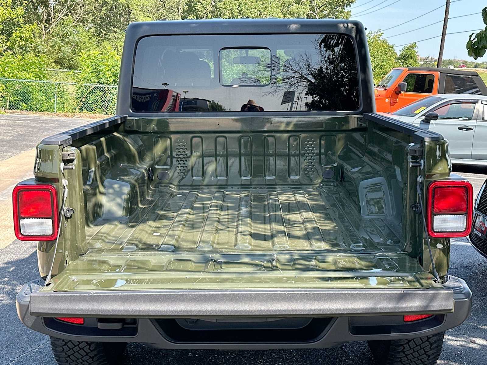 Thumbnail: 2023 Jeep Gladiator - 28