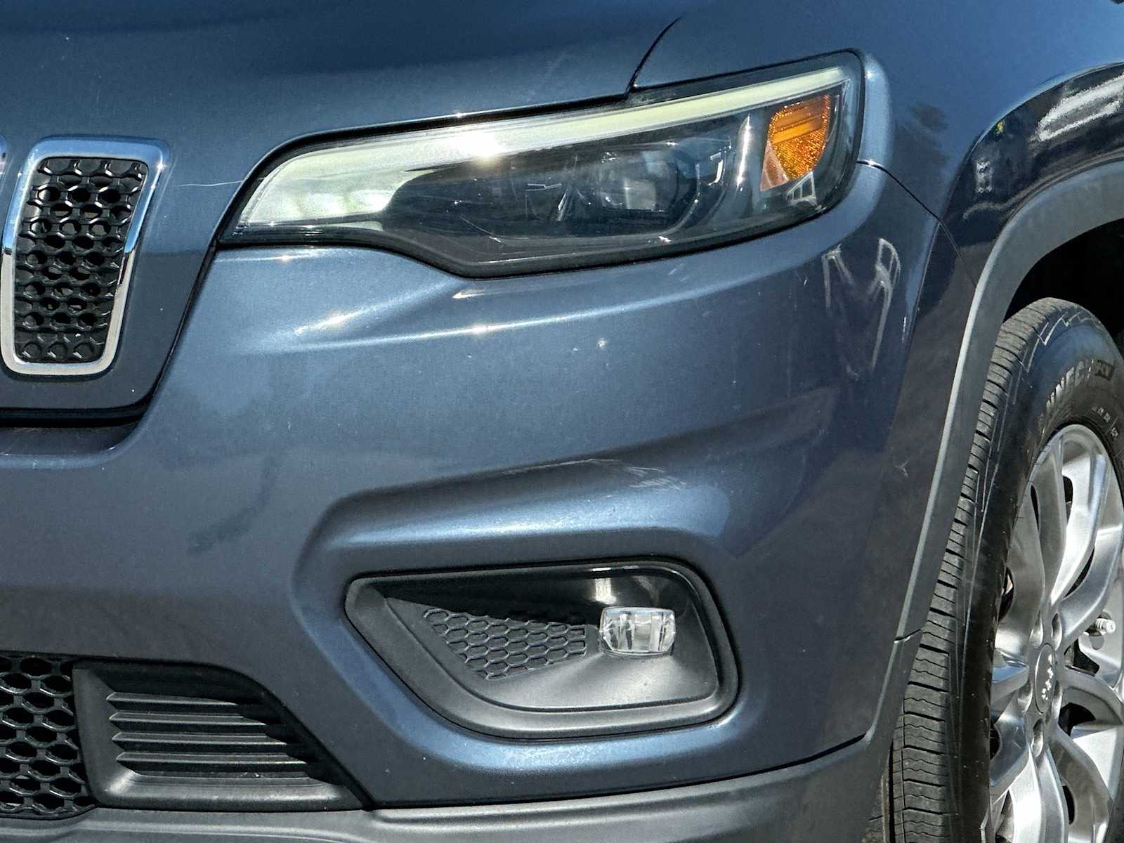 Thumbnail: 2021 Jeep Cherokee - 16