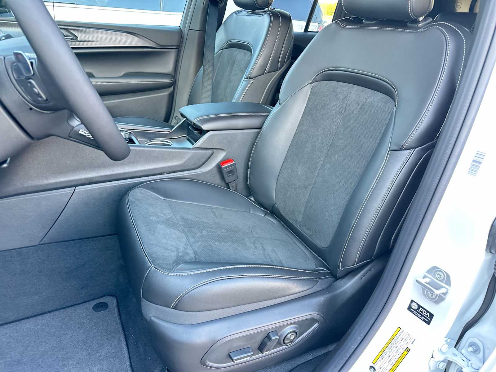 Thumbnail: 2025 Jeep Grand Cherokee - 17